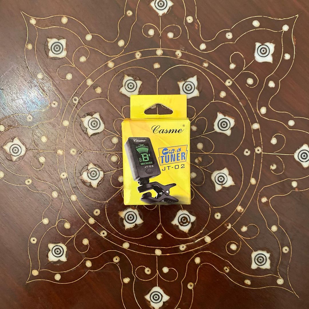 Guitar clip-on tuner