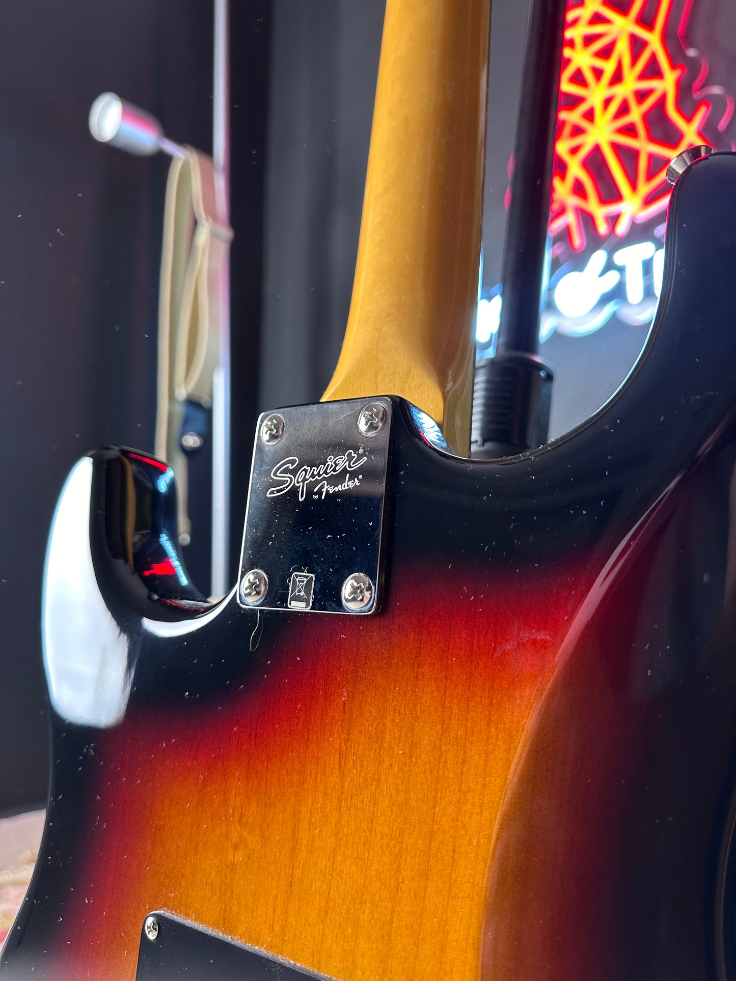 Squier Classic Vibe Stratocaster® '60s 3 color burst electric guitar