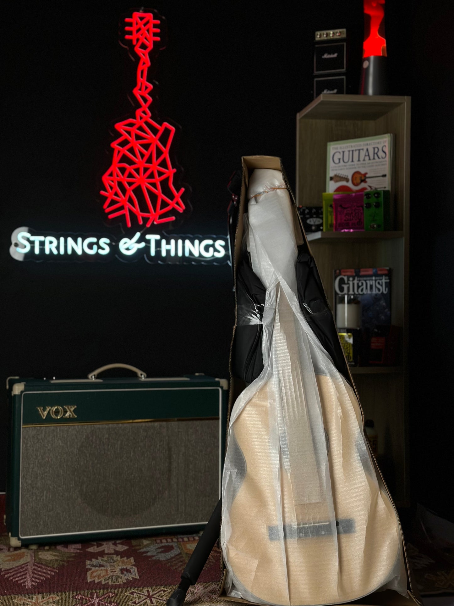 * Brand New * Moreno MCG40 classical guitar + Free Bag+Pack of accessories! (Demo Video 2nd slide)