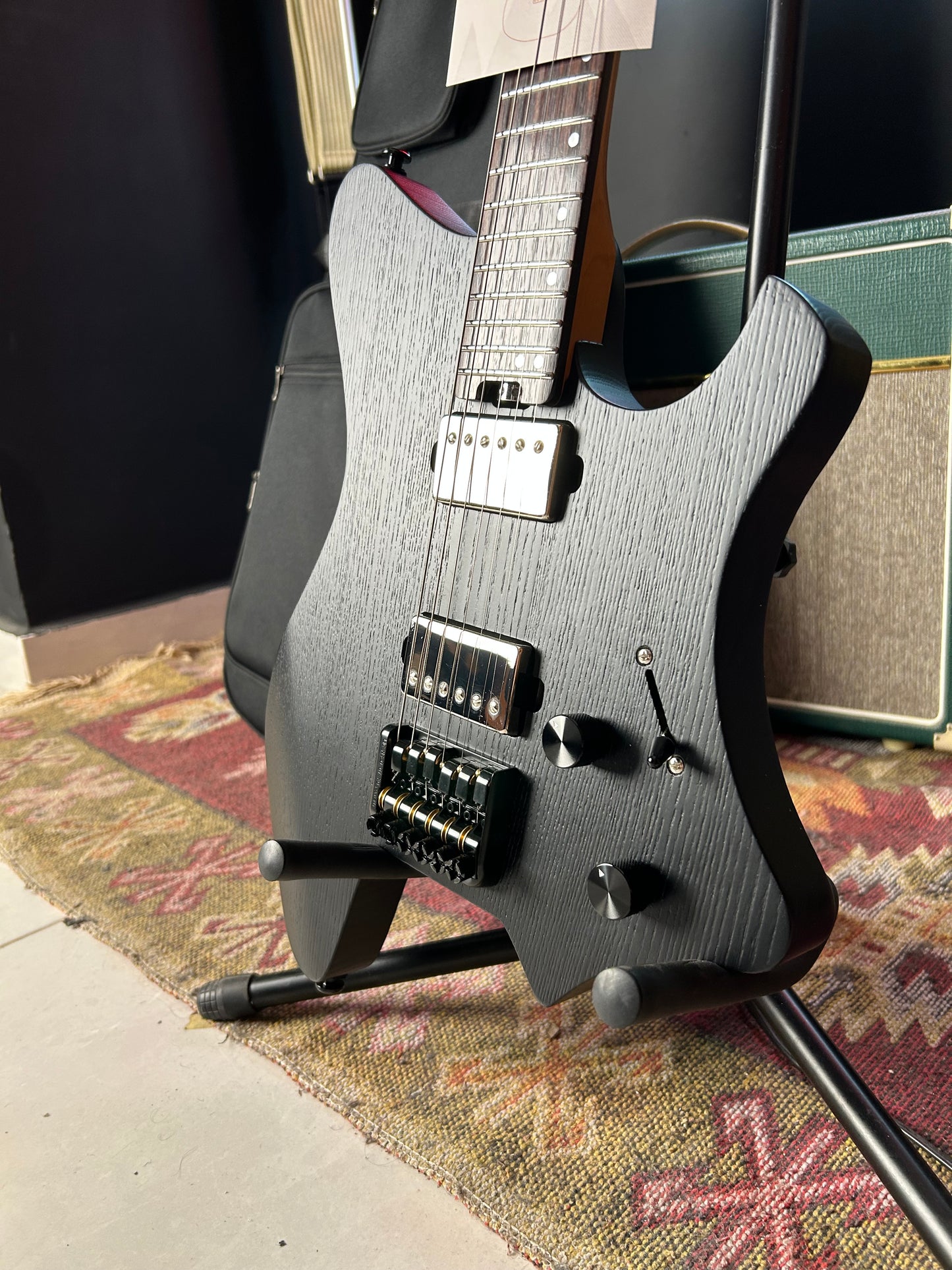 * Brand New * Eart Headless GW2 Satin Black Electric Guitar + Original carrying case
