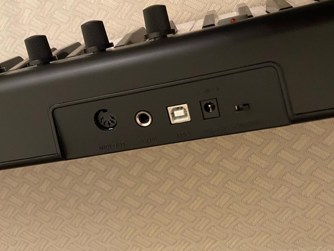 * Brand New * Moreno MC49 49 keys Midi Keyboard