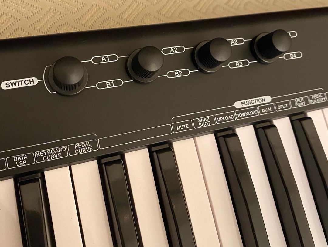 * Brand New * Moreno MC49 49 keys Midi Keyboard