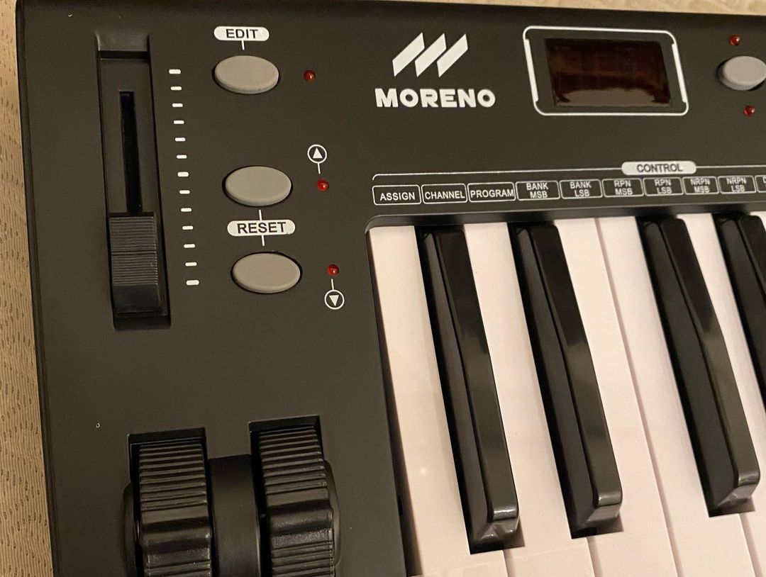 * Brand New * Moreno MC49 49 keys Midi Keyboard