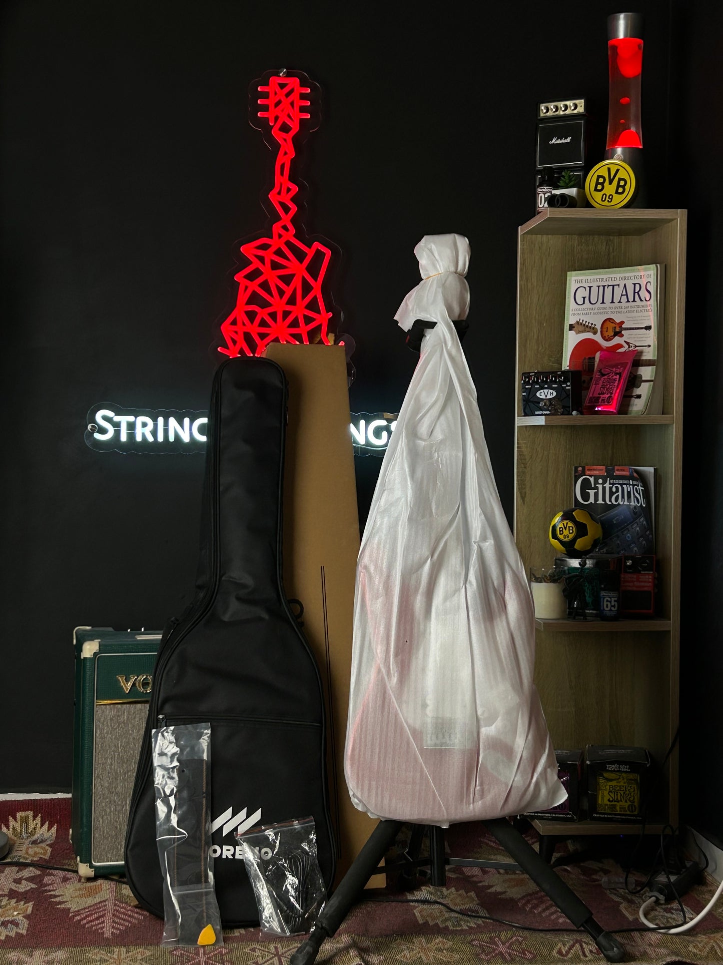 * Brand New * Moreno ST-100 HSS Candy Apple Red Electric Guitar + free bag, strap and cable