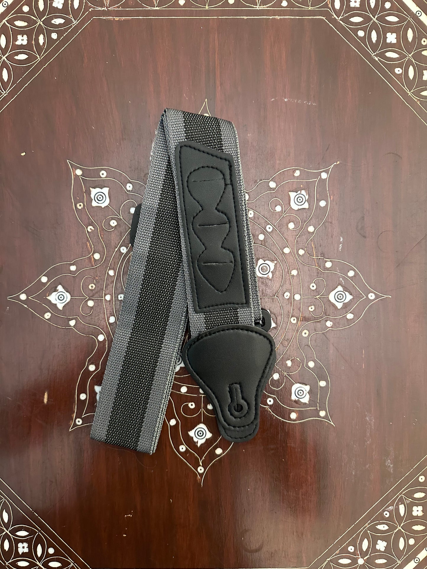 Guitar strap with pickholder