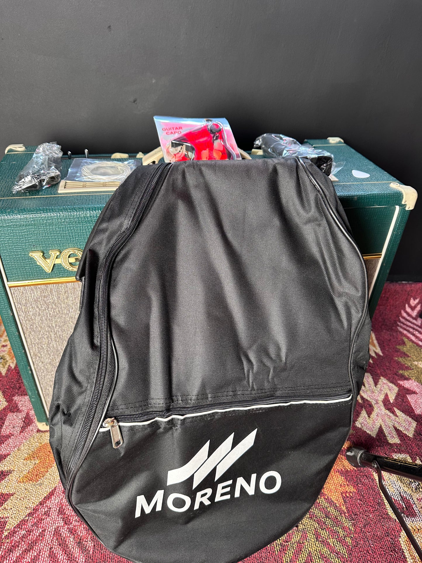 * Brand New * Moreno MCG40 classical guitar + Free Bag+Pack of accessories! (Demo Video 2nd slide)