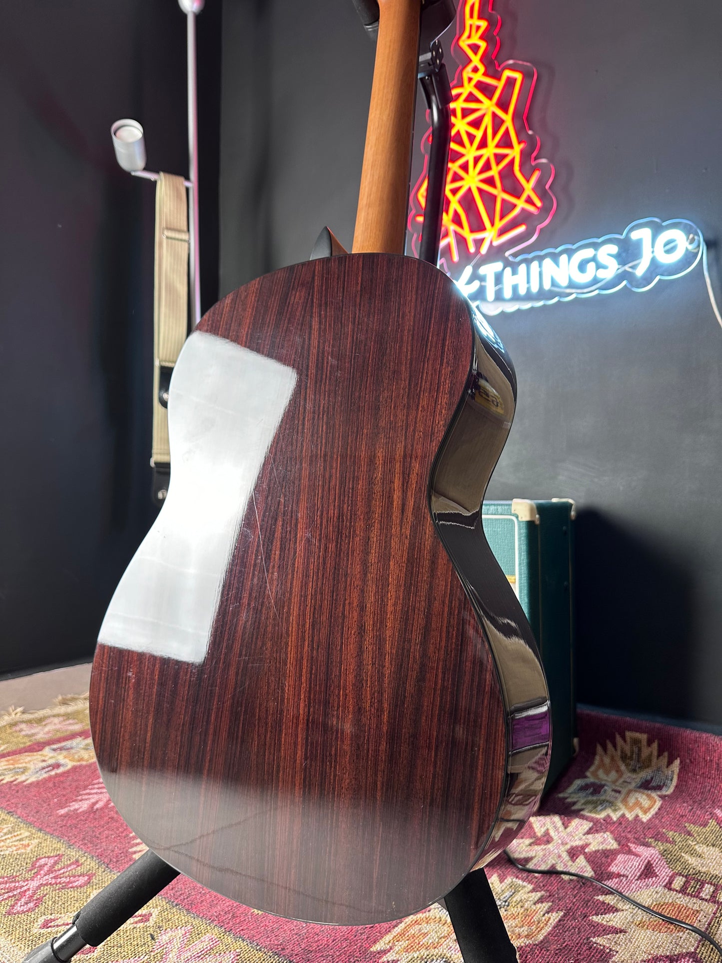 Fender CDN-210S Classical guitar