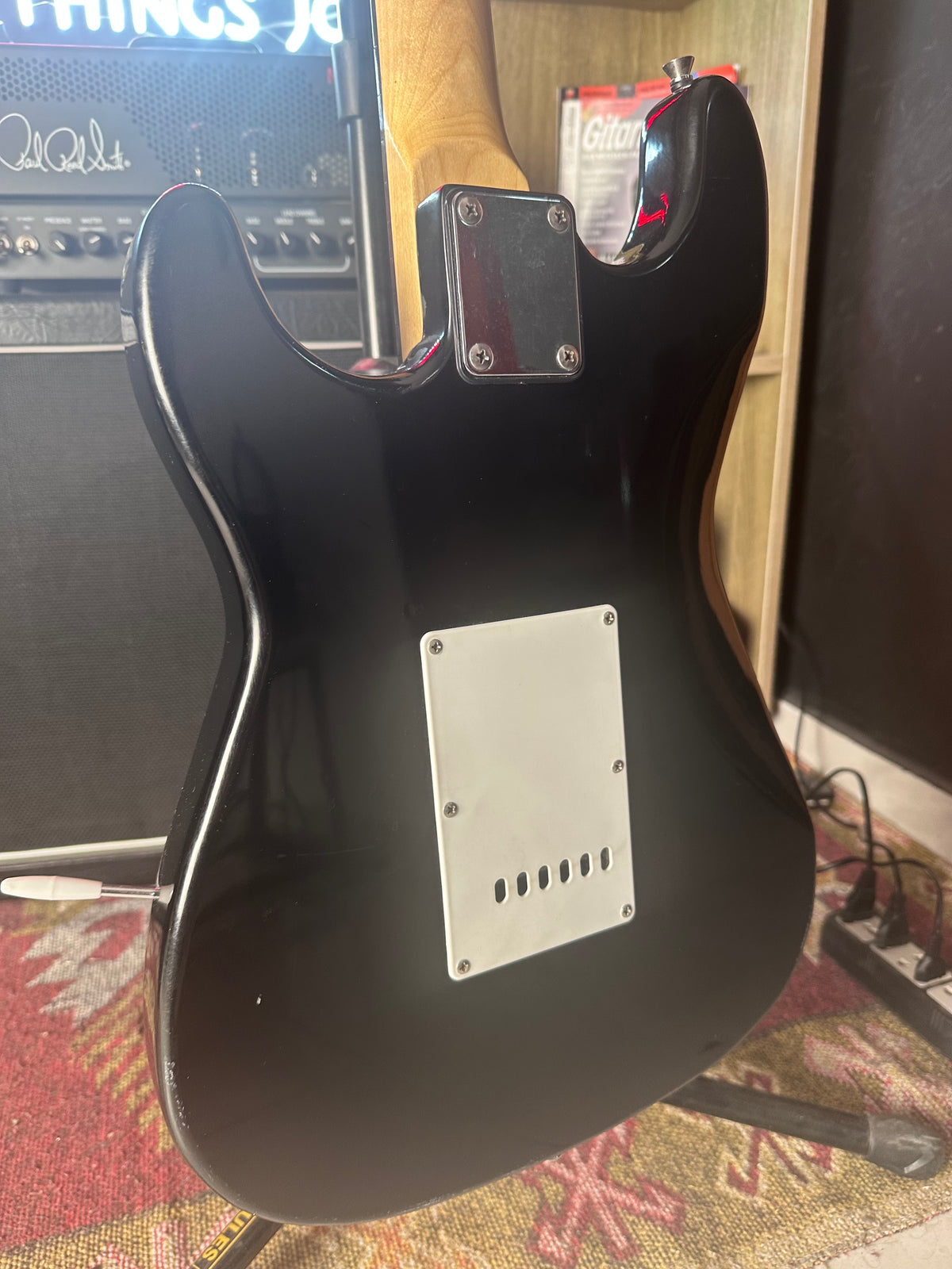 Maxtone Traditional Series Silverburst SSS Strat Electric Guitar