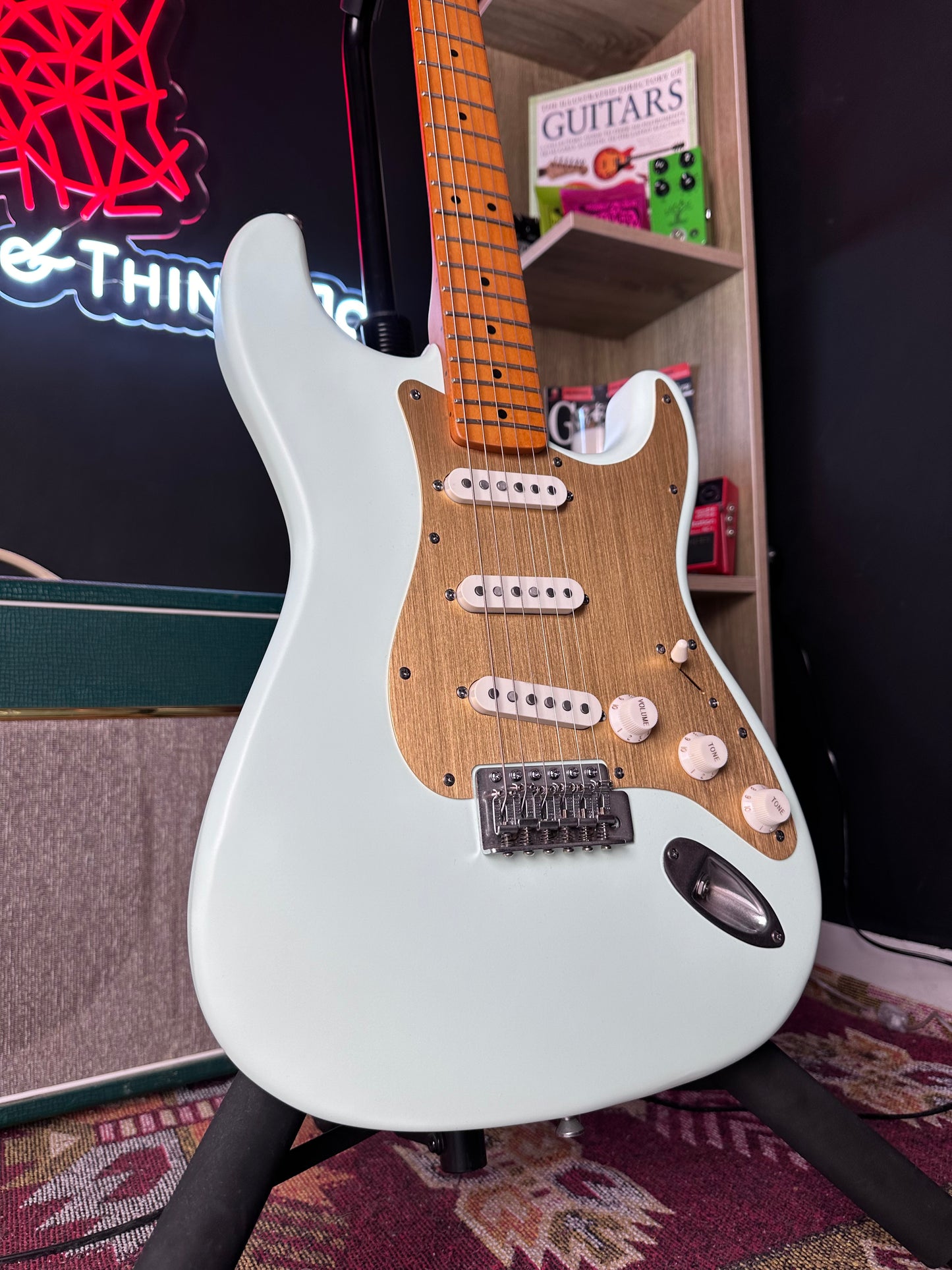 Squier 40th Anniversary
Stratocaster® Vintage Edition
Electric Guitar in Satin Sonic Blue