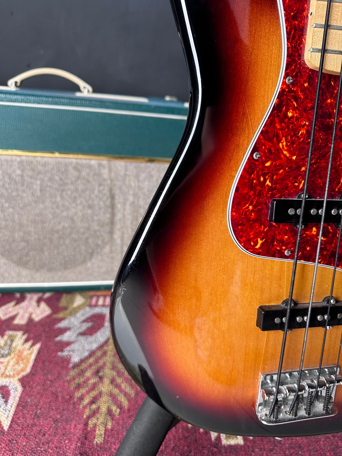 Fender MIM Standard Jazz BassĀ® Brown Sunburst