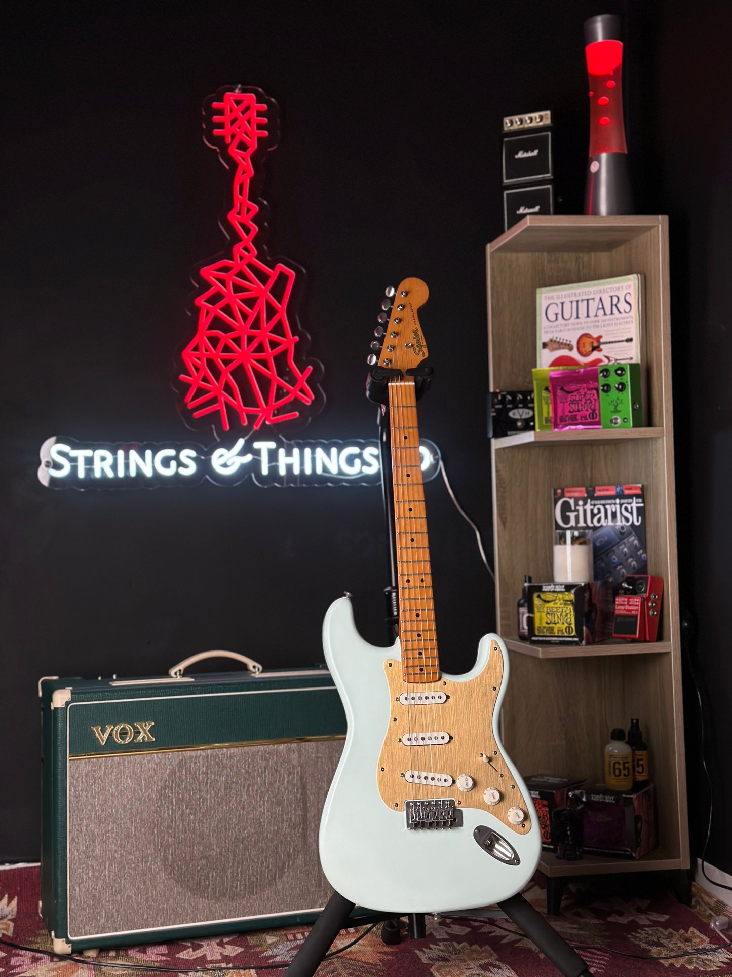 Squier 40th Anniversary
Stratocaster® Vintage Edition
Electric Guitar in Satin Sonic Blue