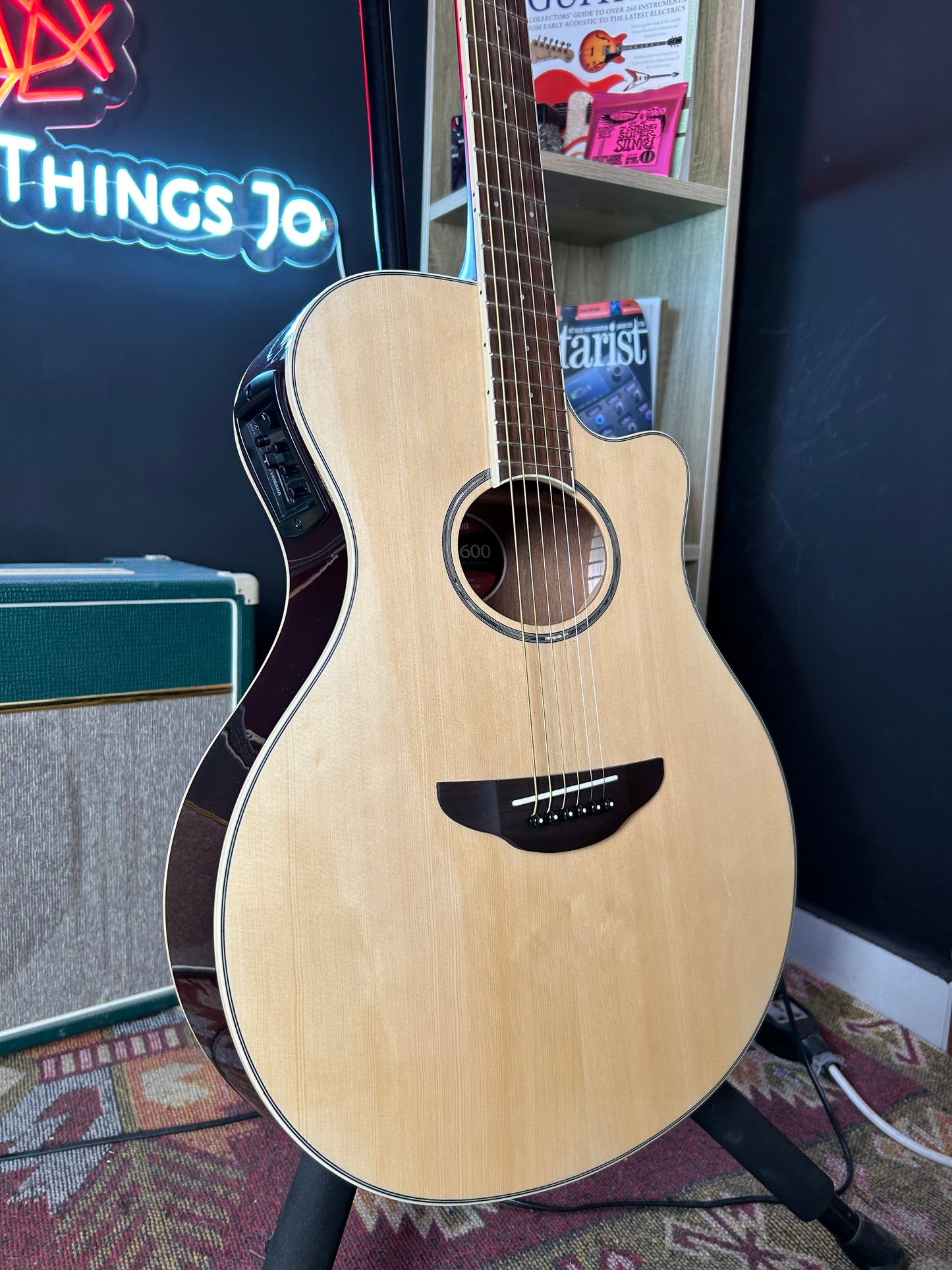 Yamaha APX600 Electro-Acoustic Guitar Nat