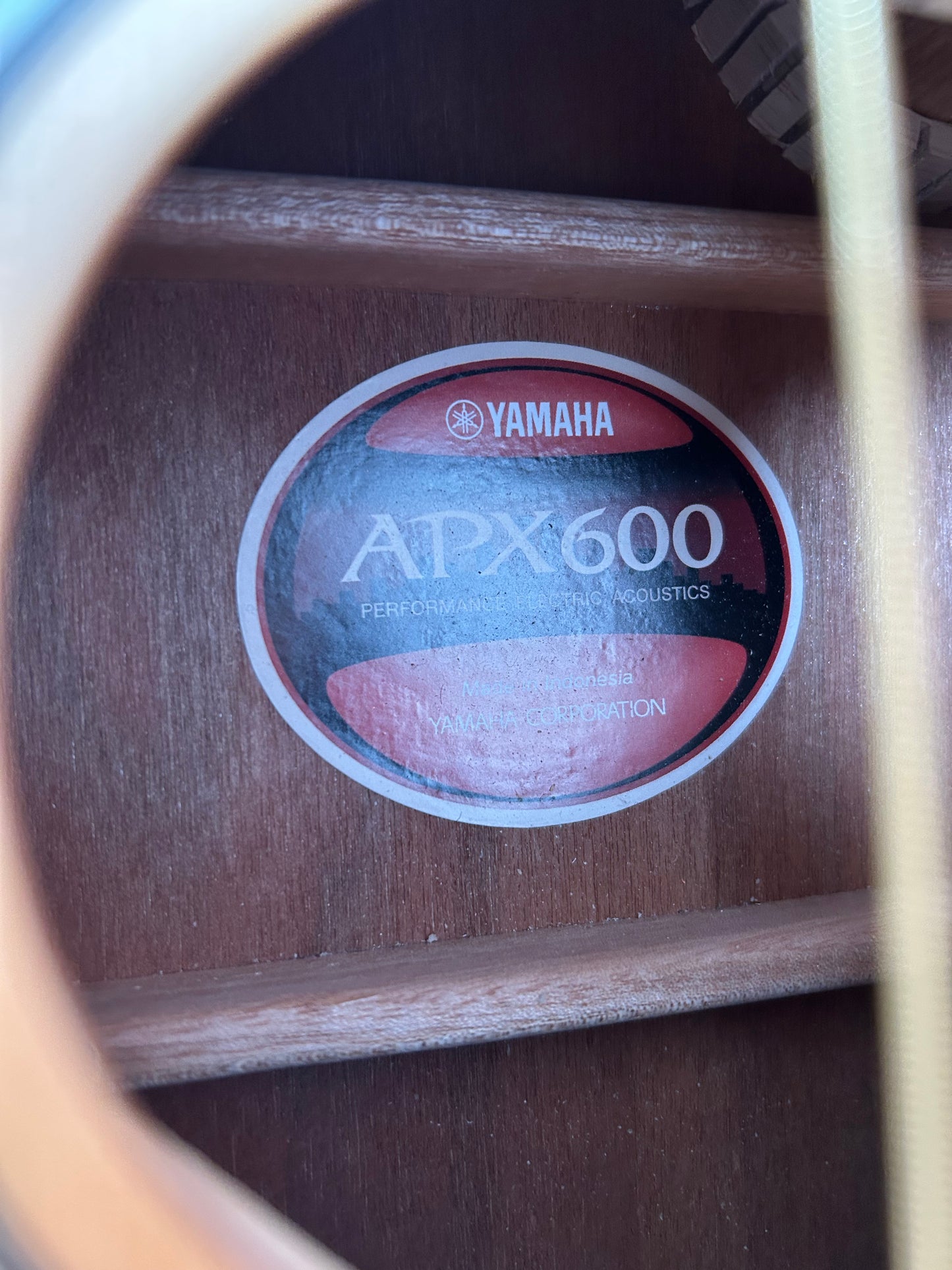 Yamaha APX600 Electro-Acoustic Guitar Nat
