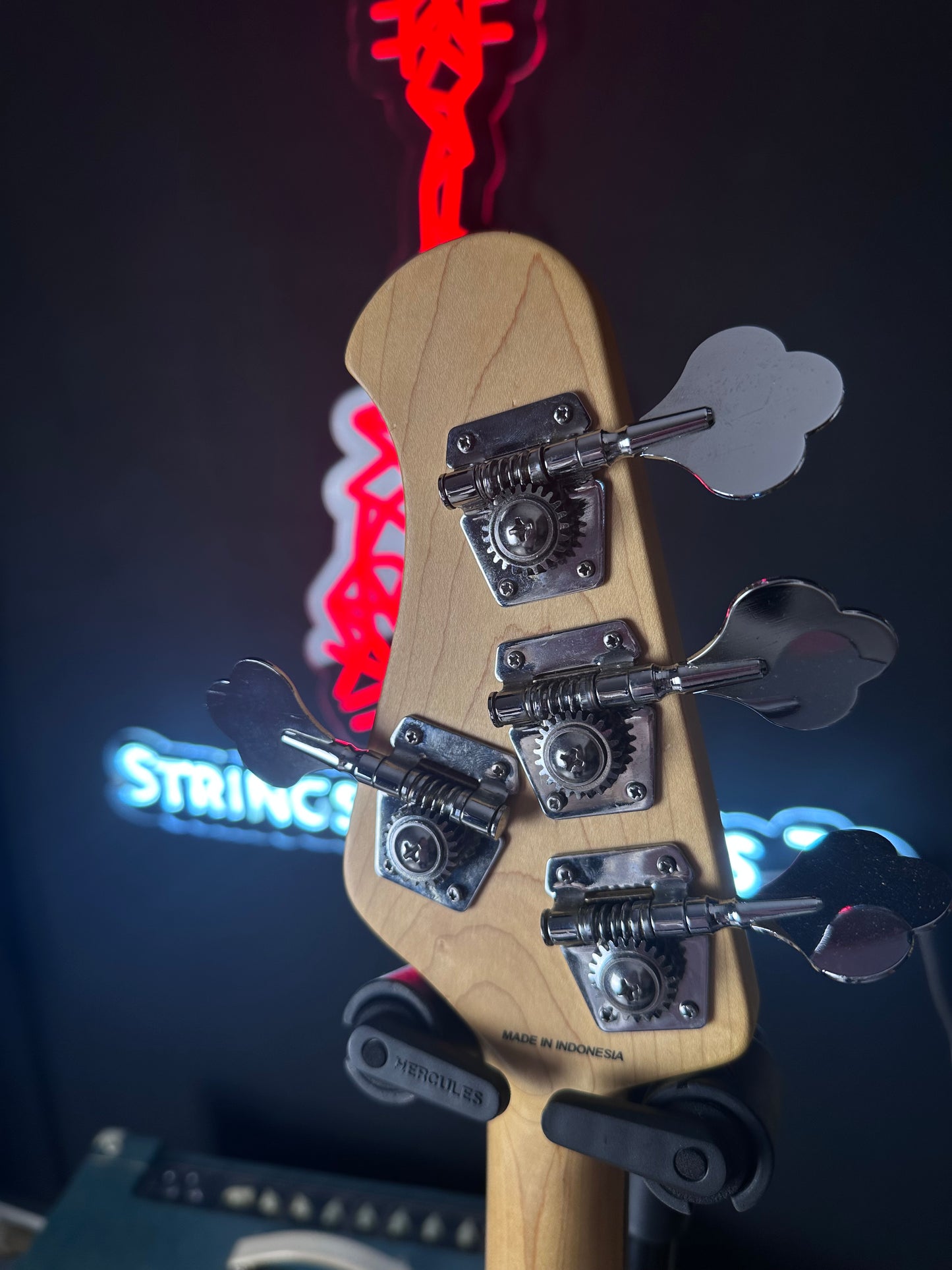 Sterling By Music Man StingRay 4 Bass + 2 extra pick guards
