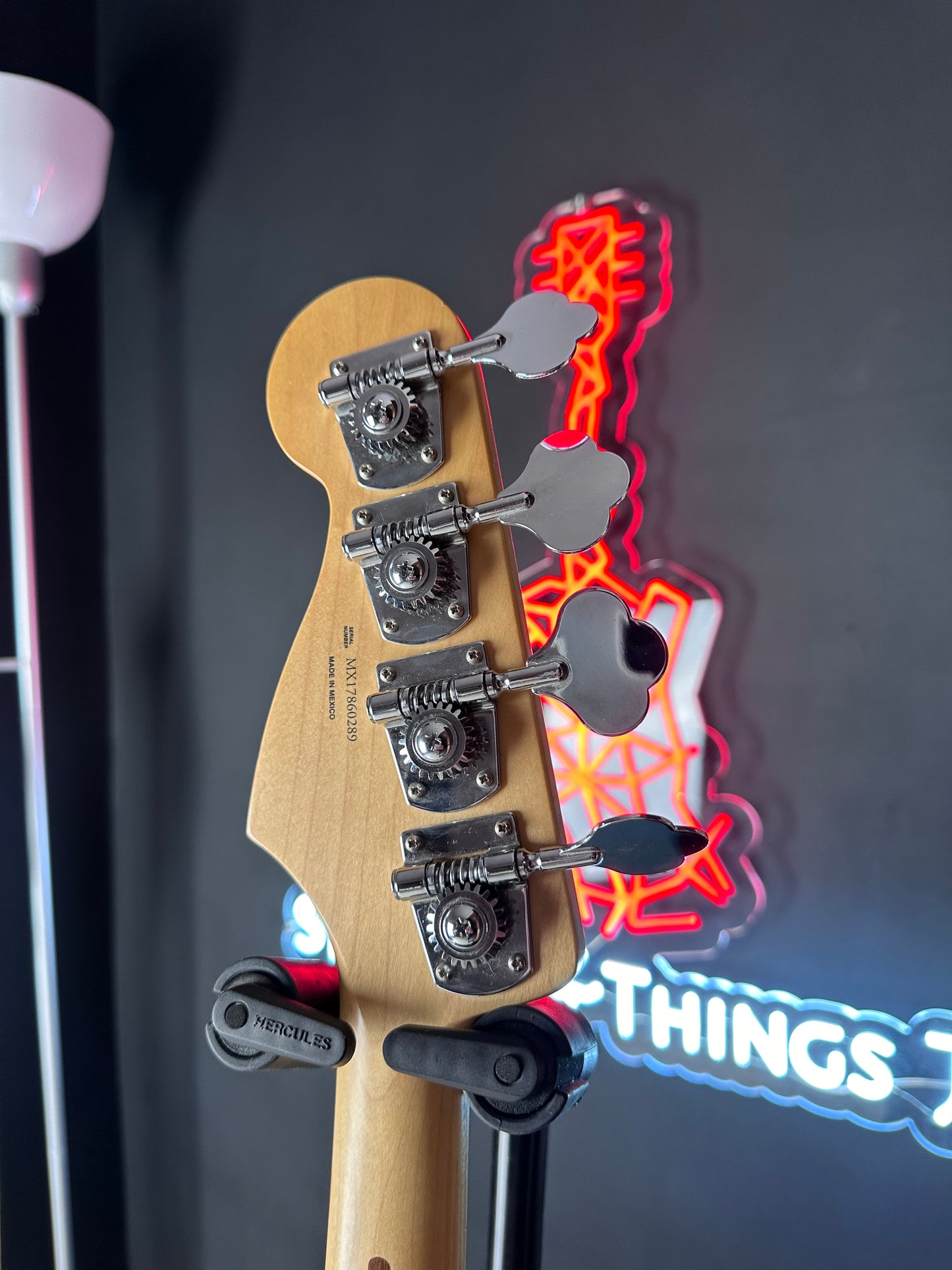 Fender MIM Standard Jazz BassĀ® Brown Sunburst