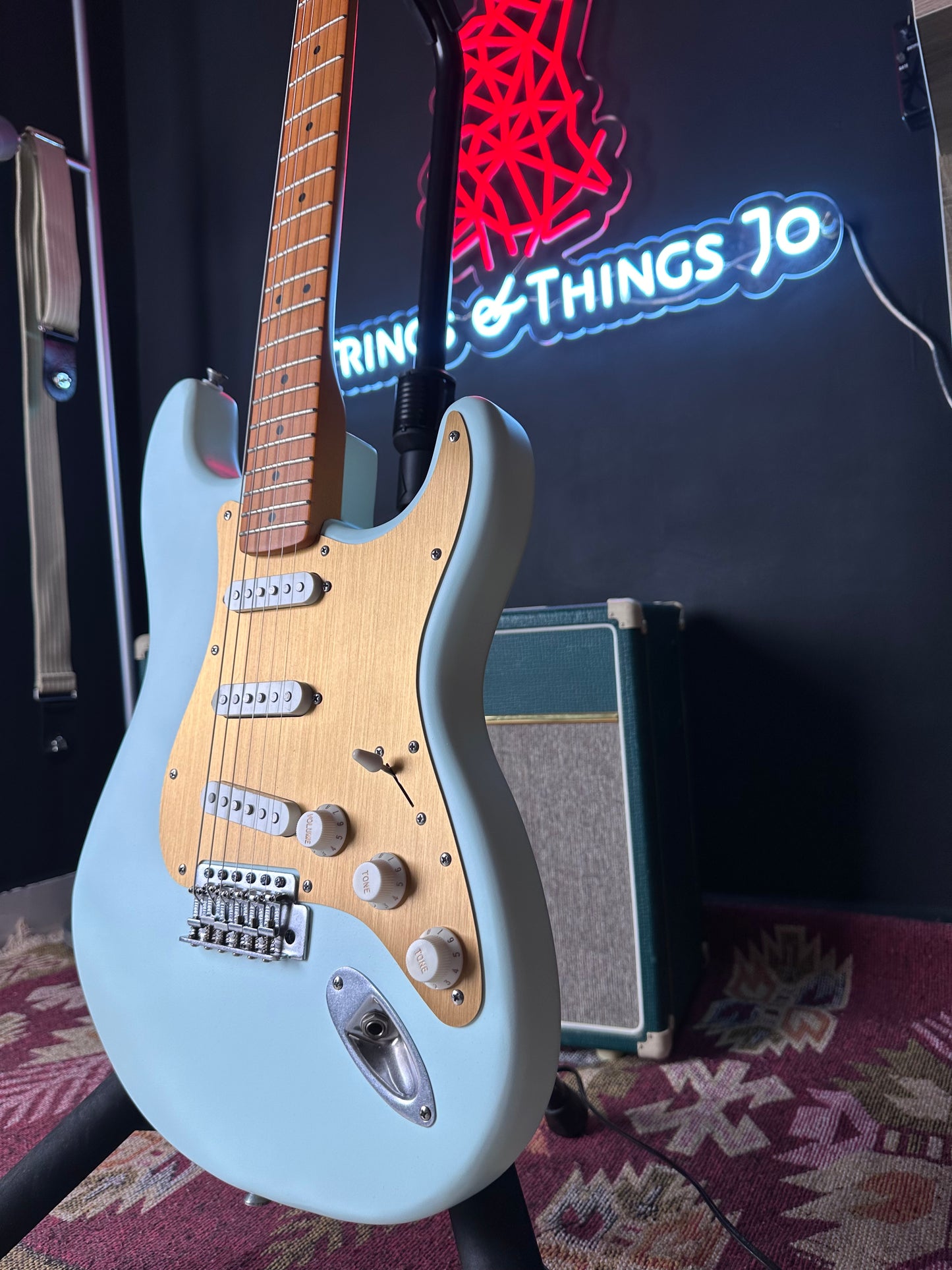 Squier 40th Anniversary
Stratocaster® Vintage Edition
Electric Guitar in Satin Sonic Blue