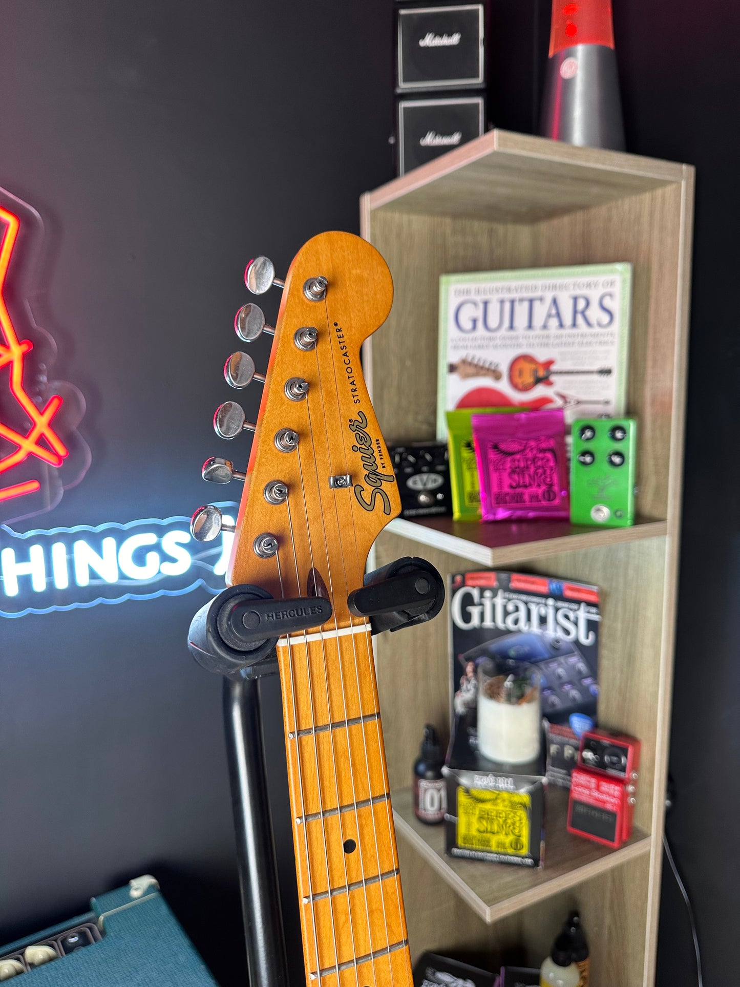 Squier 40th Anniversary
Stratocaster® Vintage Edition
Electric Guitar in Satin Sonic Blue