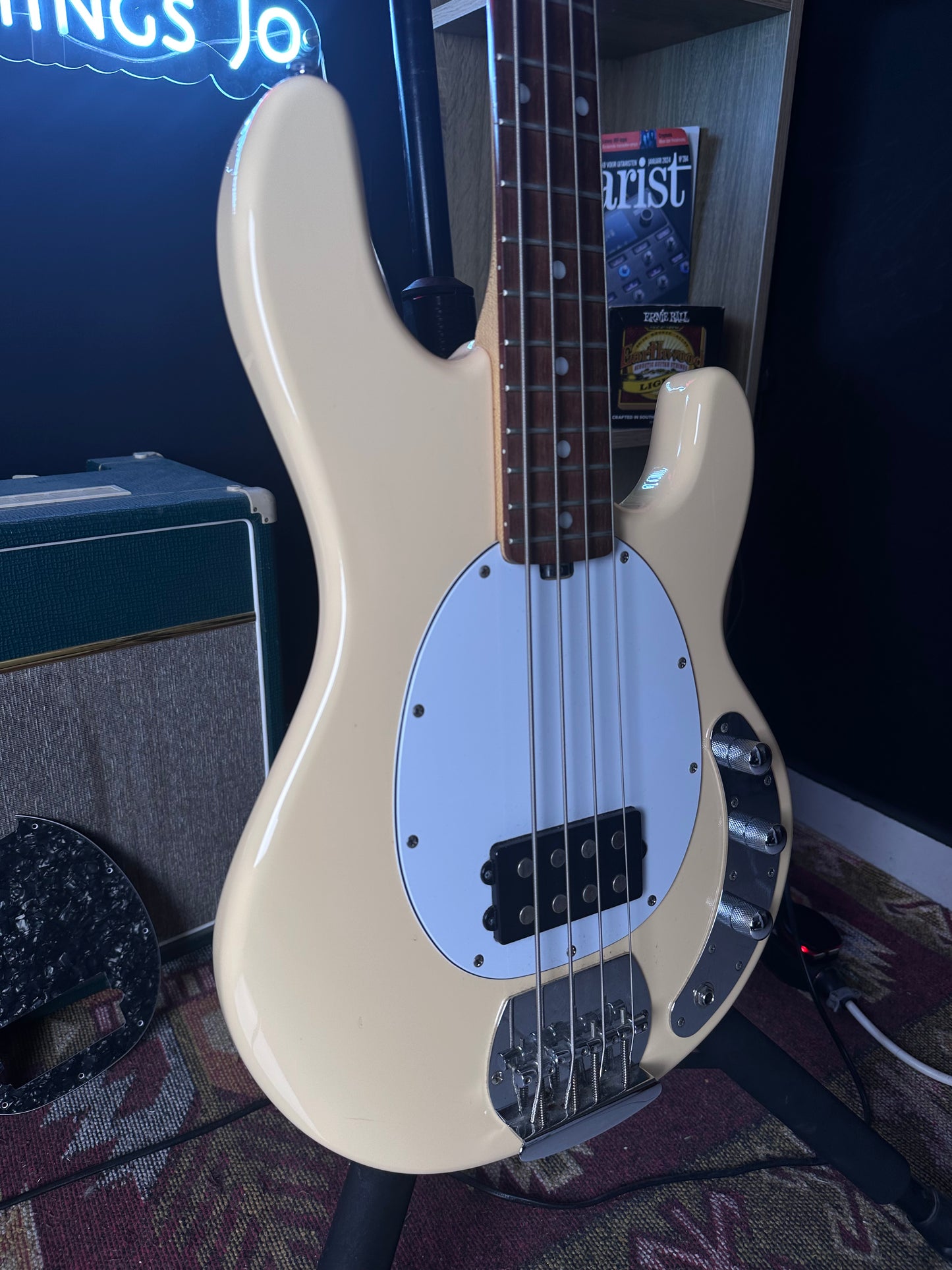 Sterling By Music Man StingRay 4 Bass + 2 extra pick guards