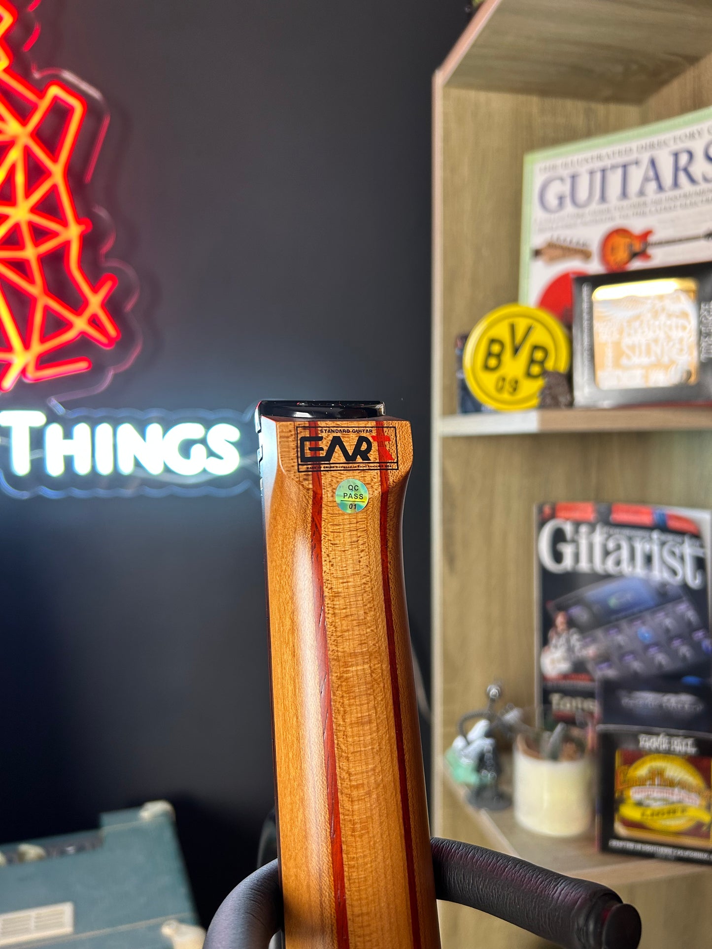 * Brand New * Eart Headless GW2 Satin Black Electric Guitar + Original carrying case