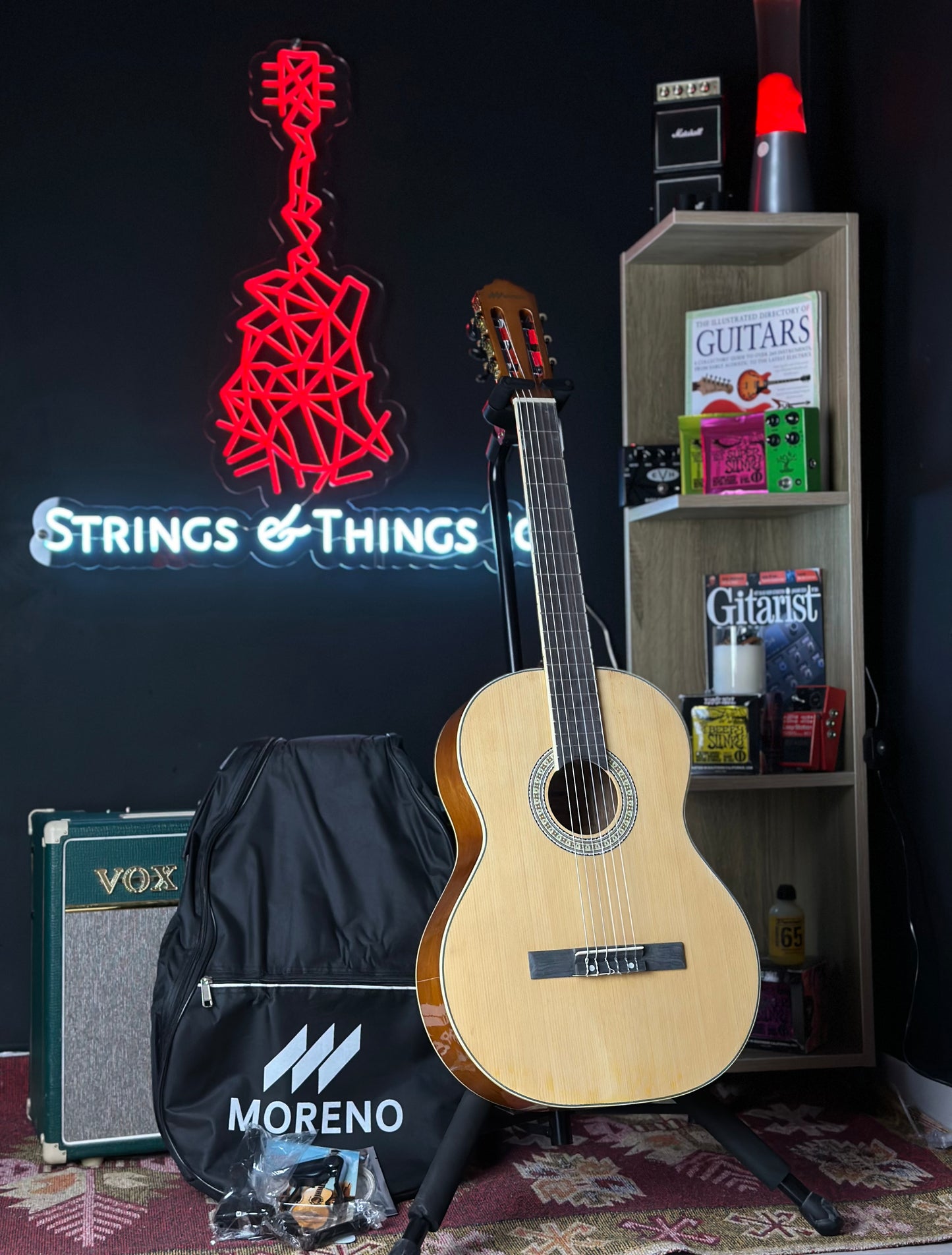 * Brand New * Moreno MCG40 classical guitar + Free Bag+Pack of accessories! (Demo Video 2nd slide)