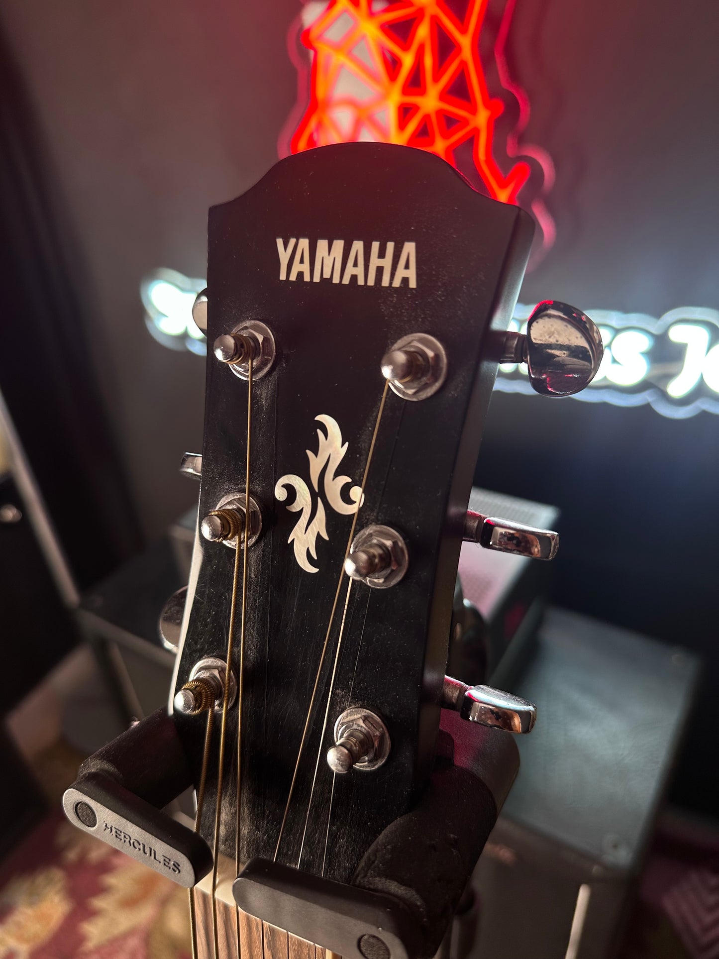Yamaha APX600 Electro-Acoustic Guitar Sunburst