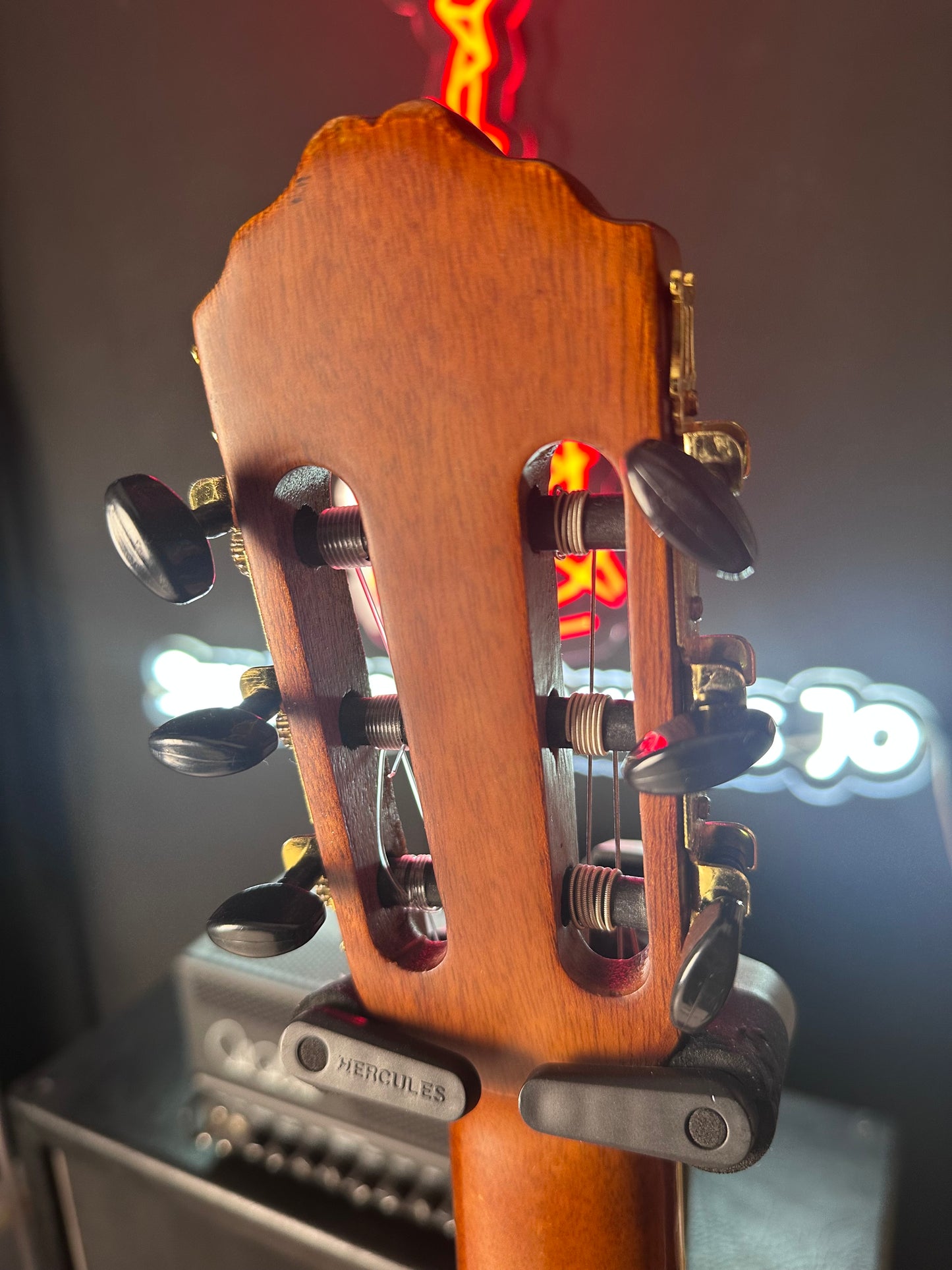Moreno MC50EQ classical/electric guitar