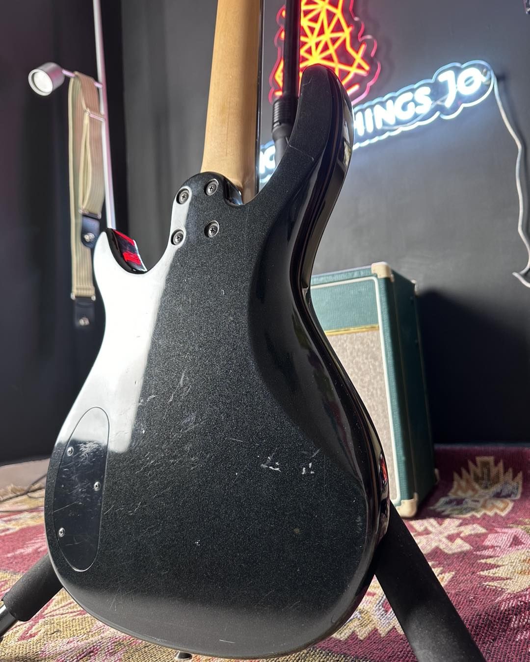 Squier MB-5 5 string Bass Guitar