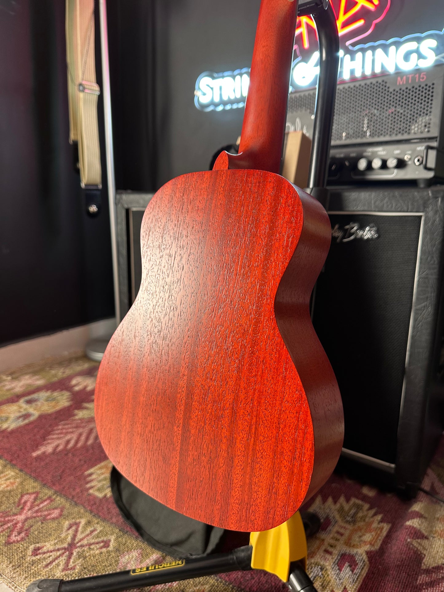 * Brand New * Matilda Concert Ukelele with bag Red