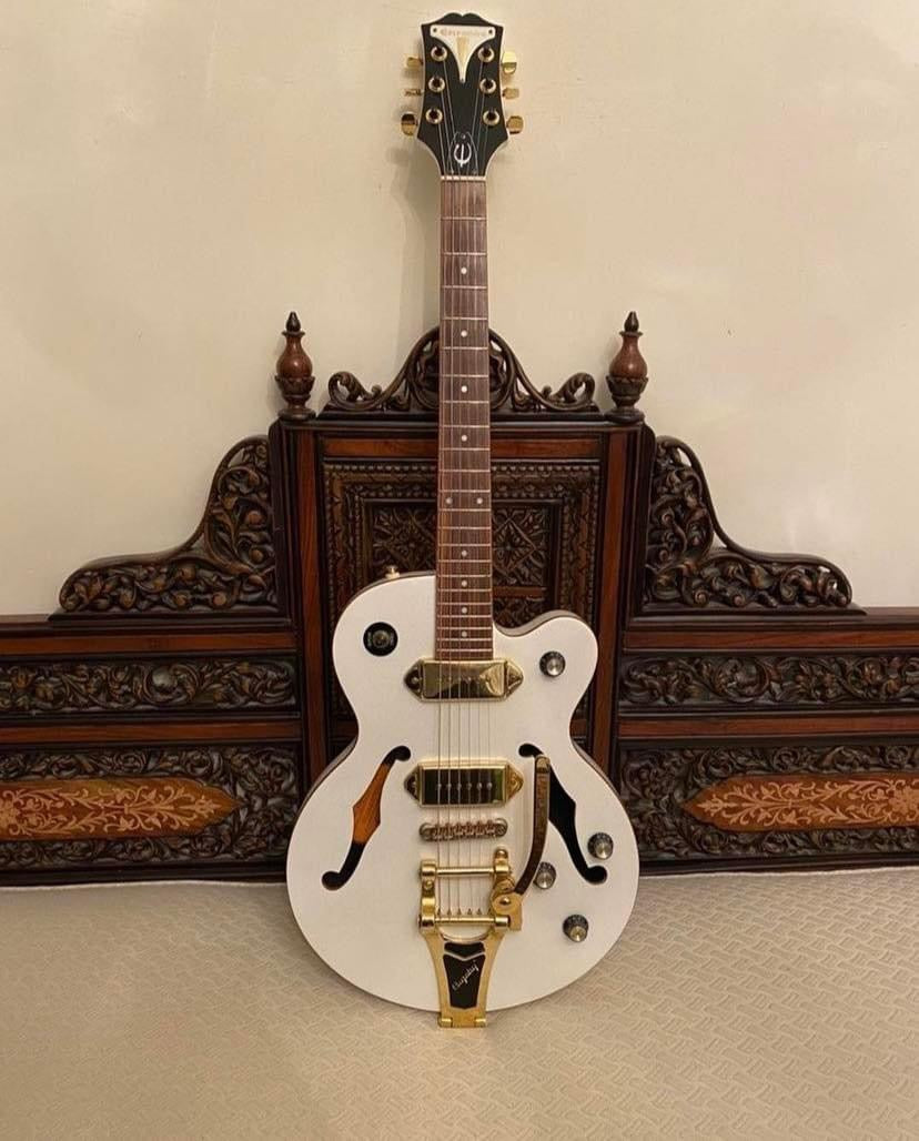 Epiphone Limited Edition Wildkat Royale Semi-Hollow in Pearl White