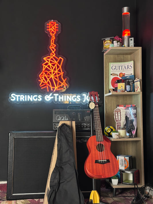 * Brand New * Matilda Concert Ukelele with bag Red