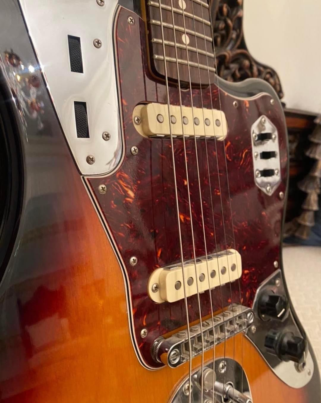 Fender Classic Player Jaguar® Special 3 color Sunburst