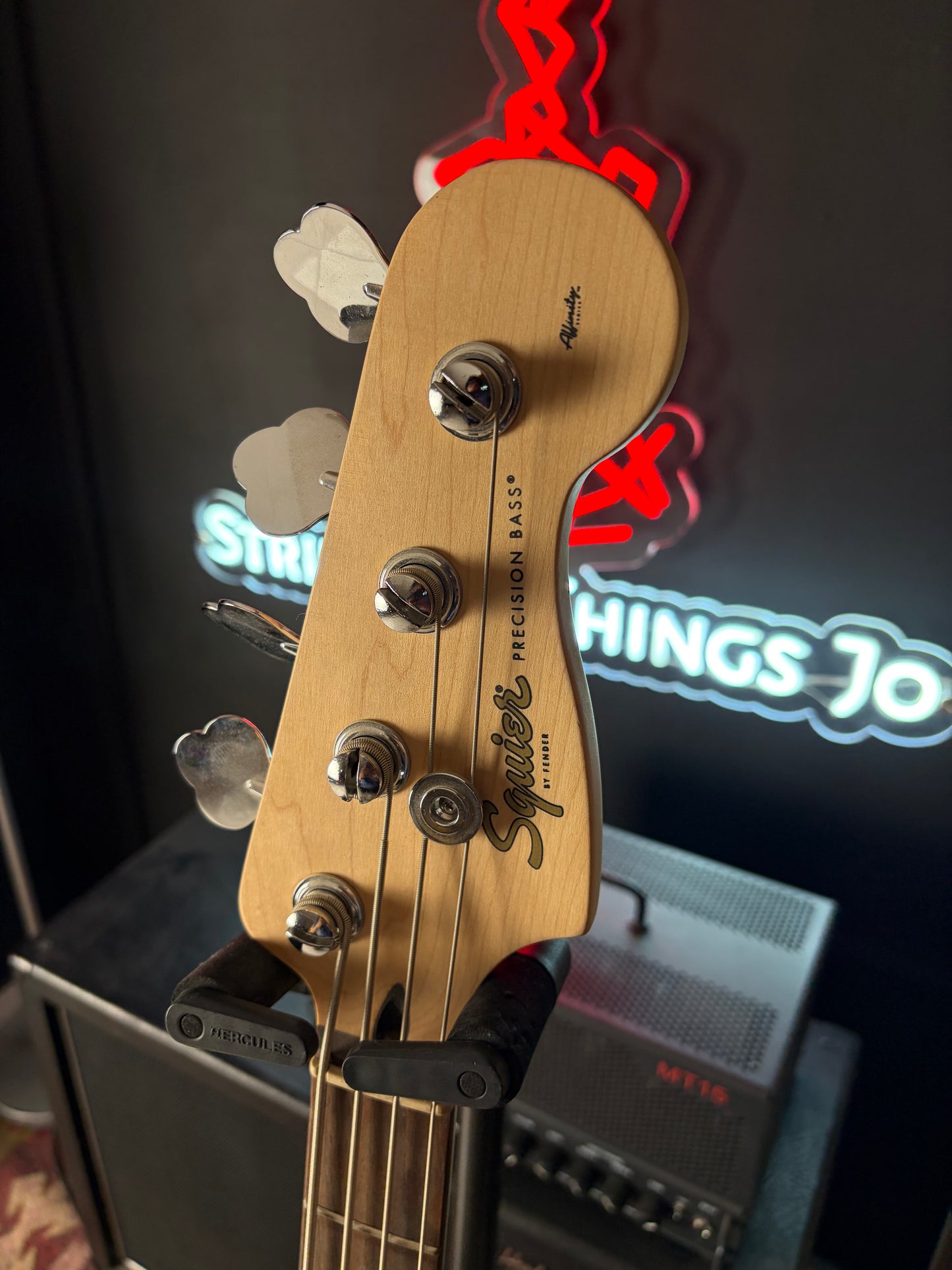 Squier Affinity PJ Bass Gloss Black