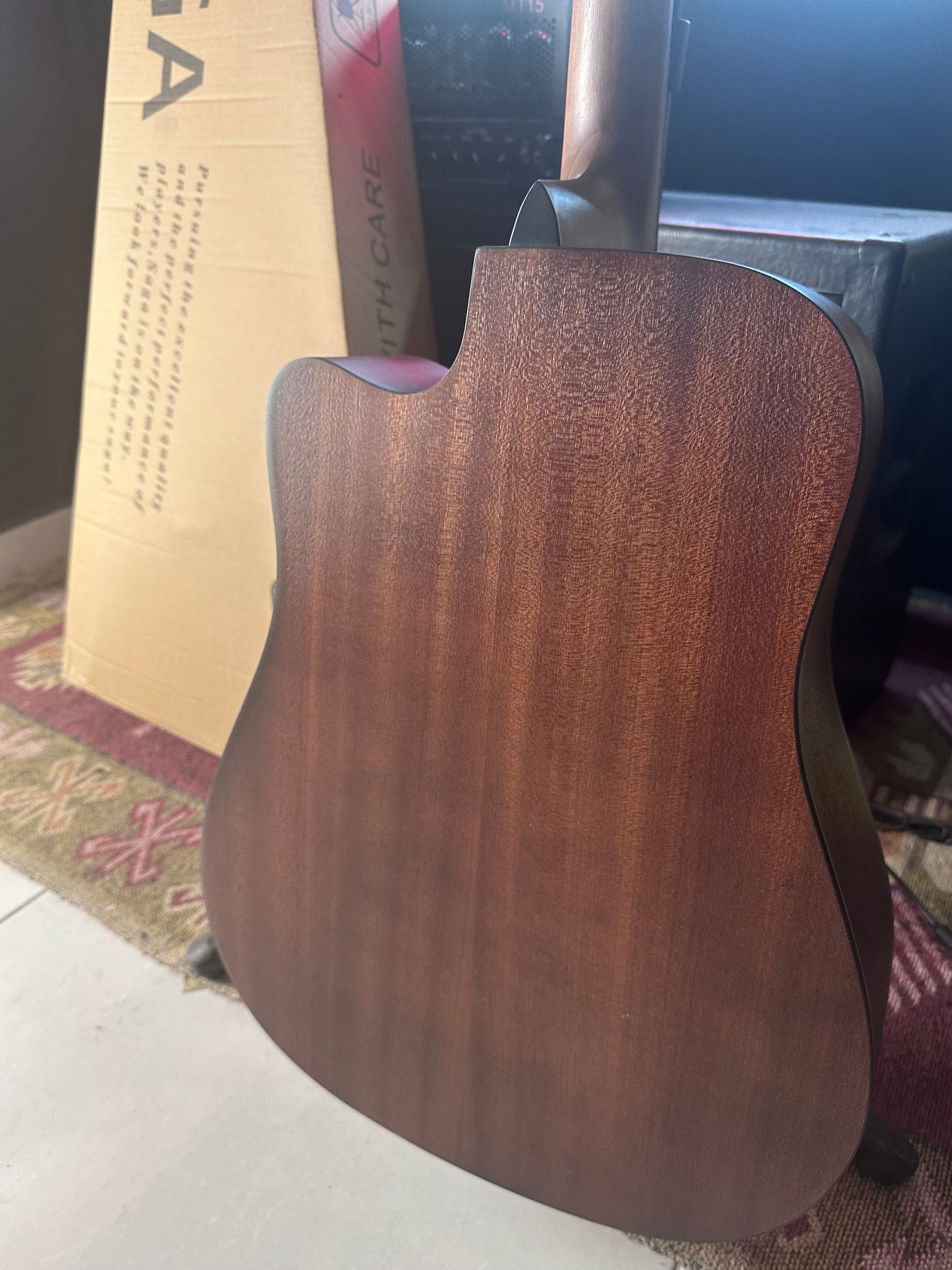 * Brand New * Saga SF600C Acoustic Guitar with cutaway