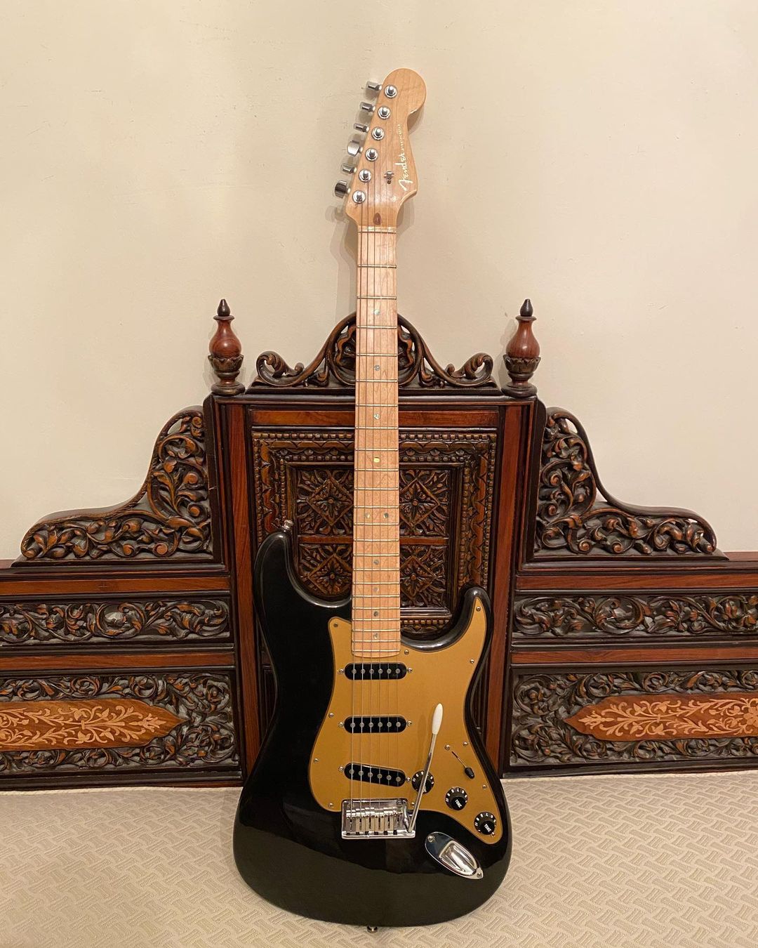 Fender American Deluxe Stratocaster (Montego Black)