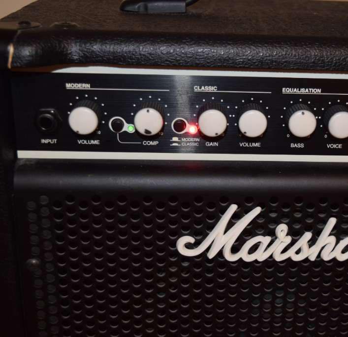 Marshall MB15 1x8" 15-Watt Bass Combo