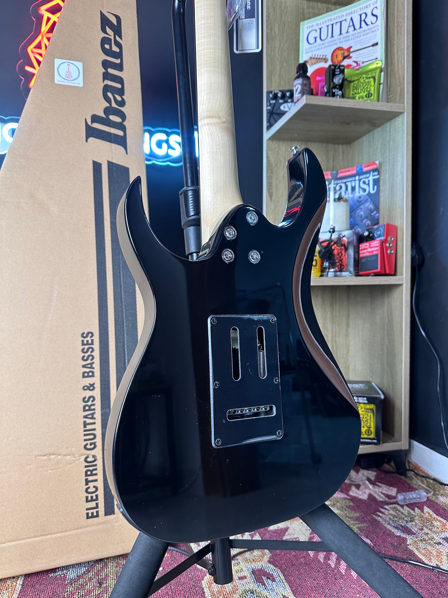 * Brand New * Ibanez GRG-140 SB Electric guitat