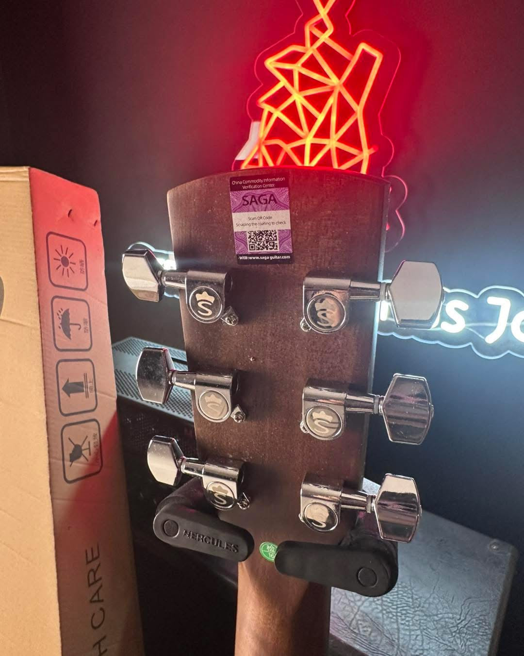 * Brand New * Saga SF600C Acoustic Guitar with cutaway