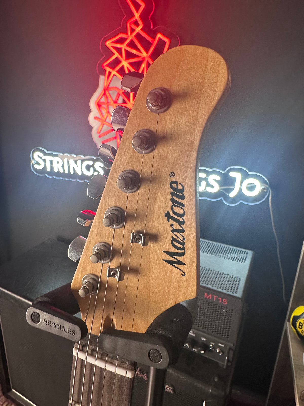 Maxtone Traditional Series Silverburst SSS Strat Electric Guitar