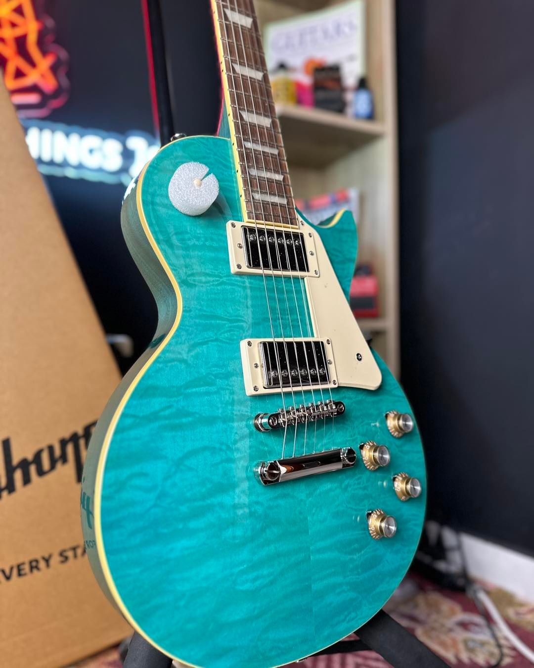 Brand New * Epiphone Les Paul™ Standard Translucent Blue '60s Quilt – Strings & Things Jo