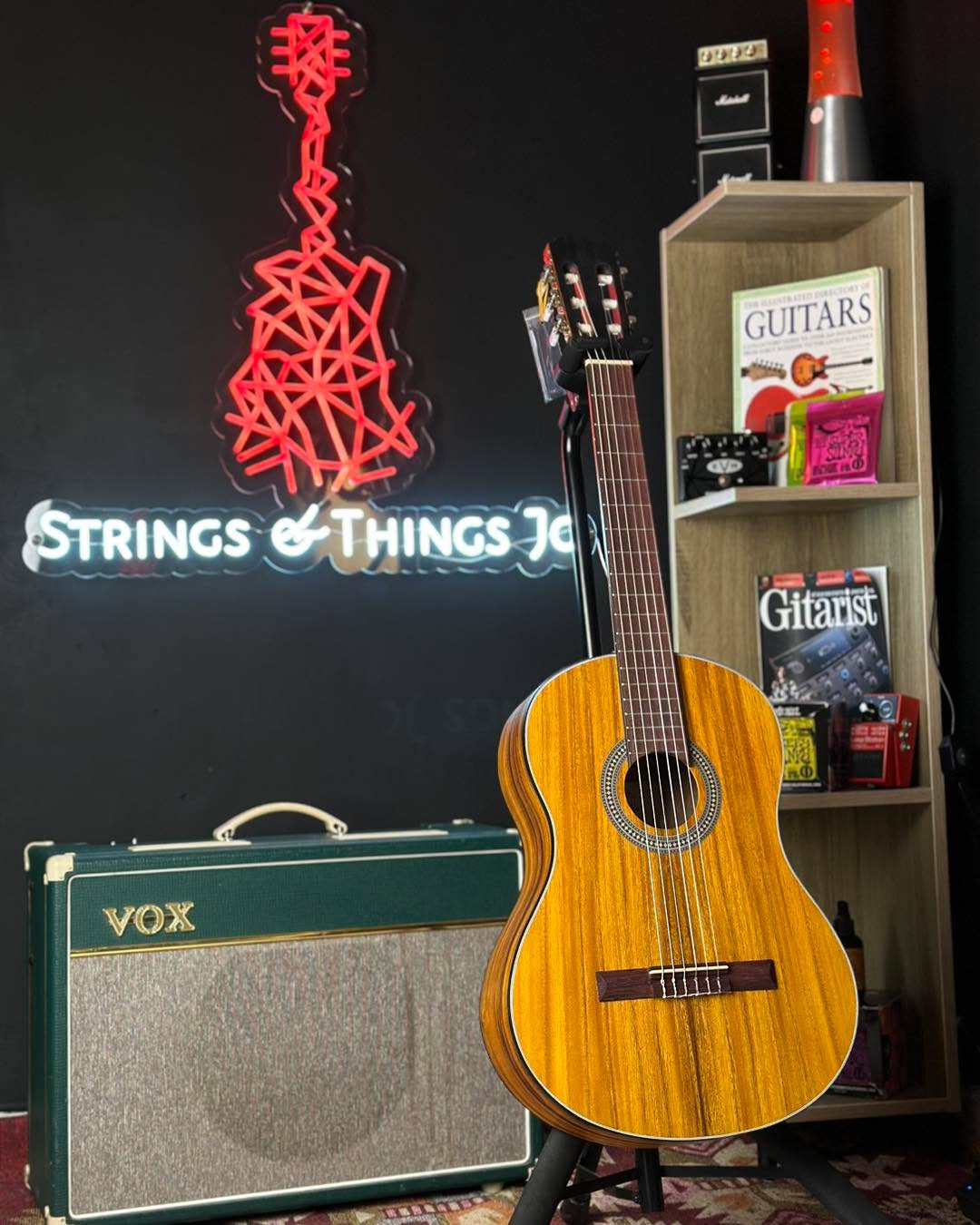 * Brand New * Admira Toba Classical Guitar * Brand New * Admira Toba Classical Guitar