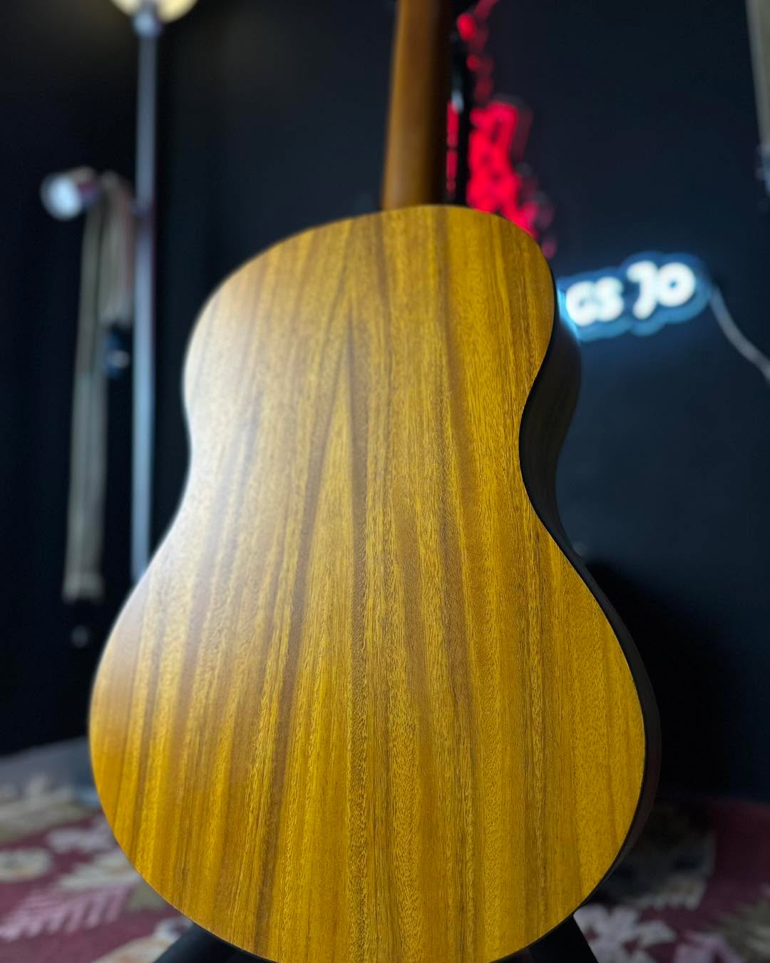 * Brand New * Admira Toba Classical Guitar * Brand New * Admira Toba Classical Guitar