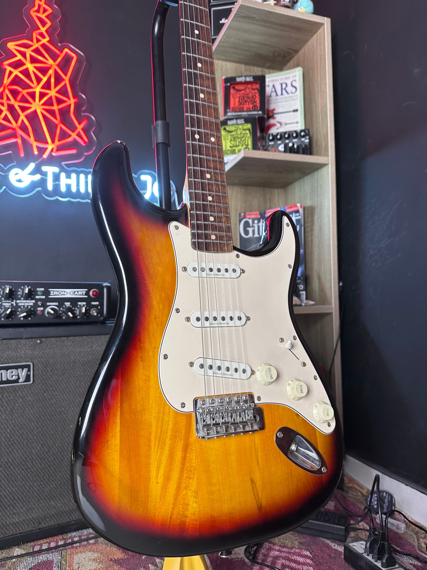 Squier Vintage Modified Stratocaster Sunburst Electric Guitar