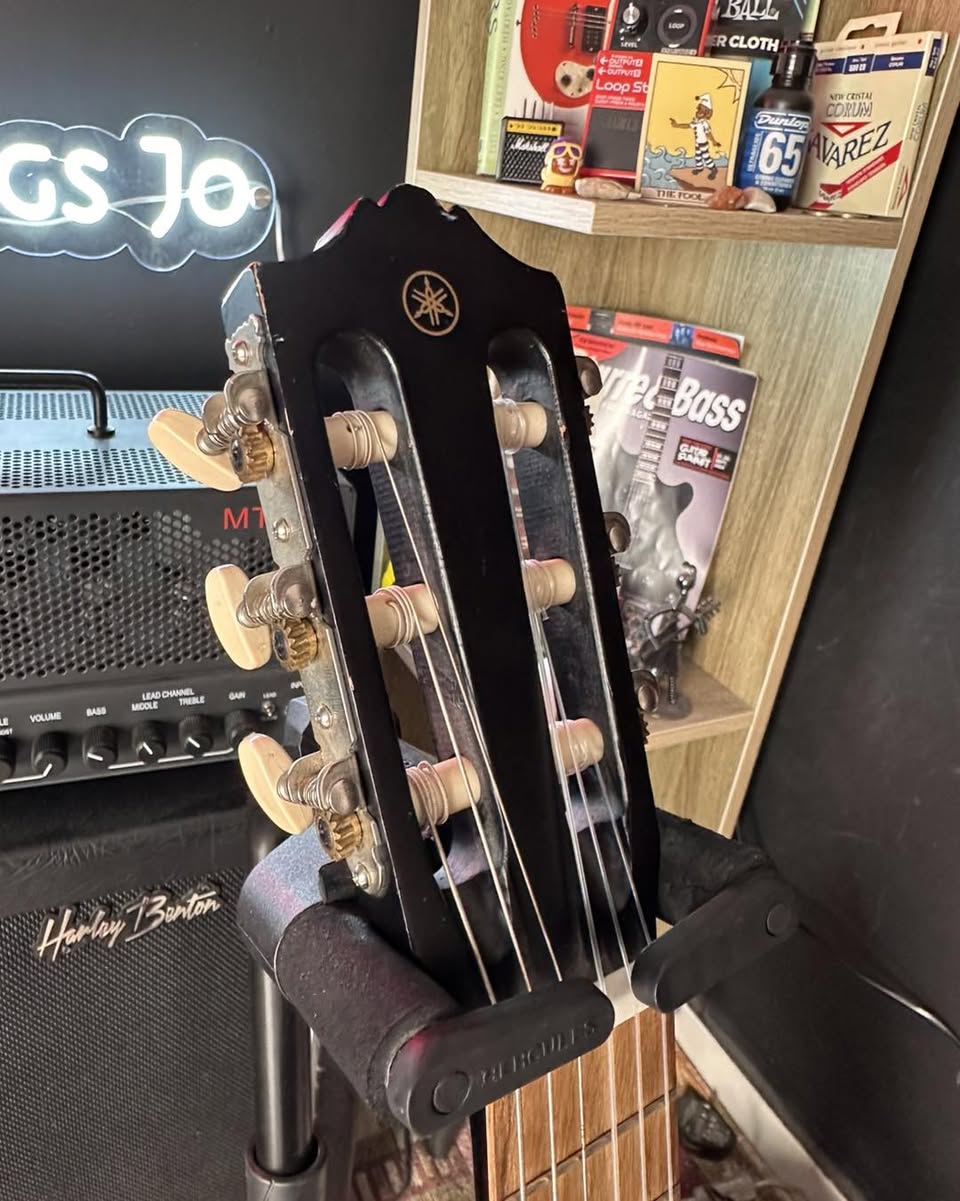 Yamaha GL-1 Guitalele Yamaha GL-1 Guitalele