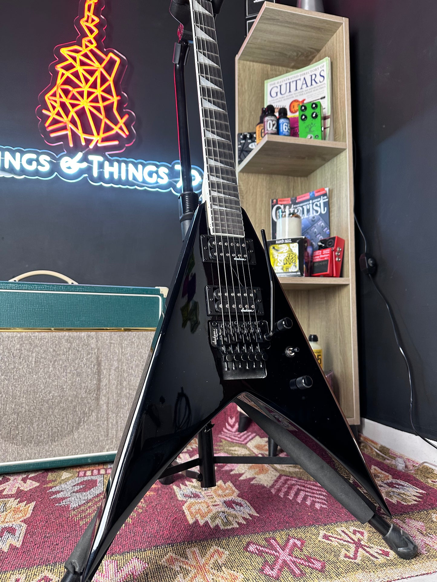 Jackson JS Series King V™ JS32 Electric Guitar with bag