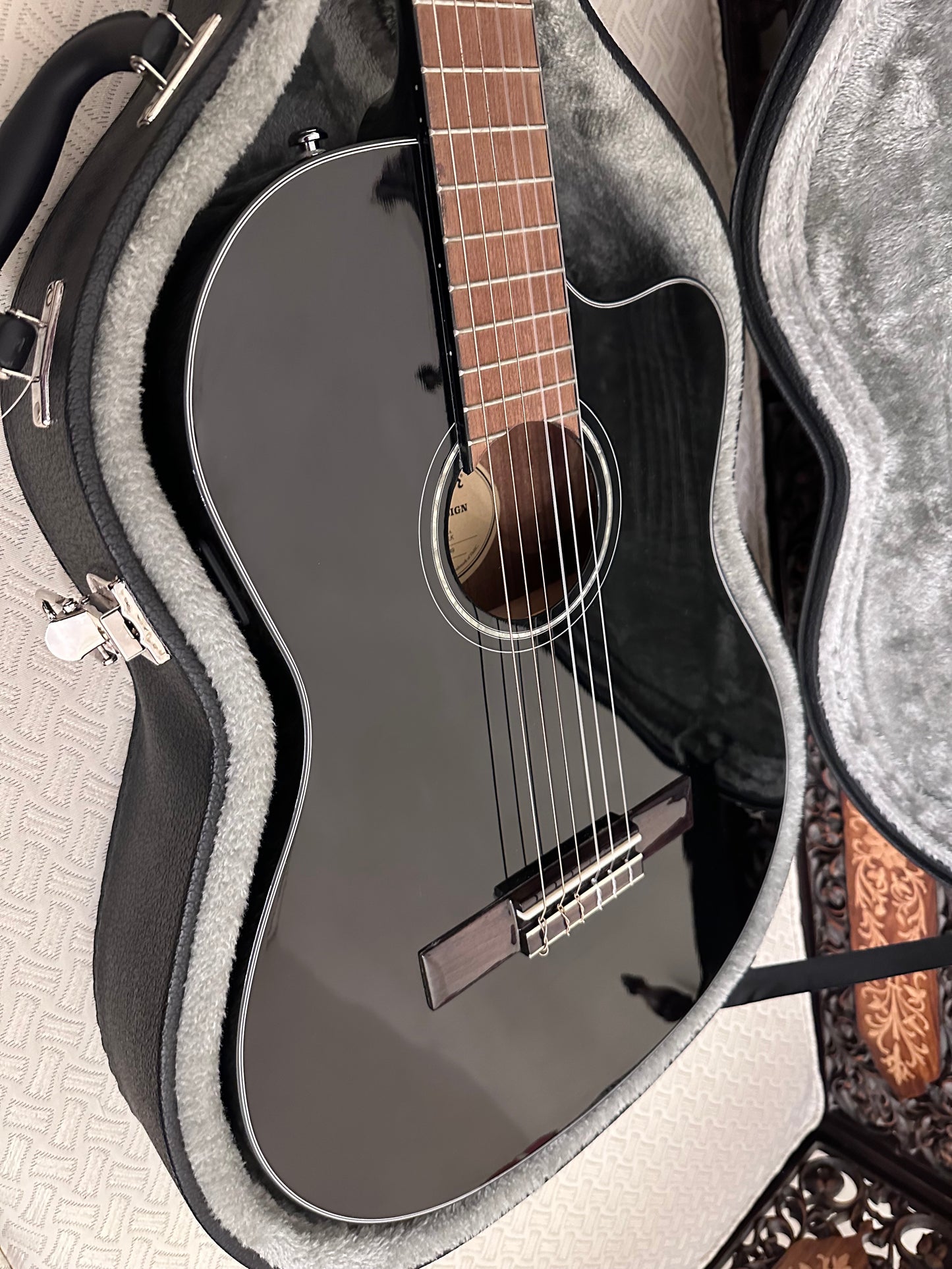 Fender CN-140SCE Thinline Concert Nylon String Electric/Classical Guitar with Hardcase