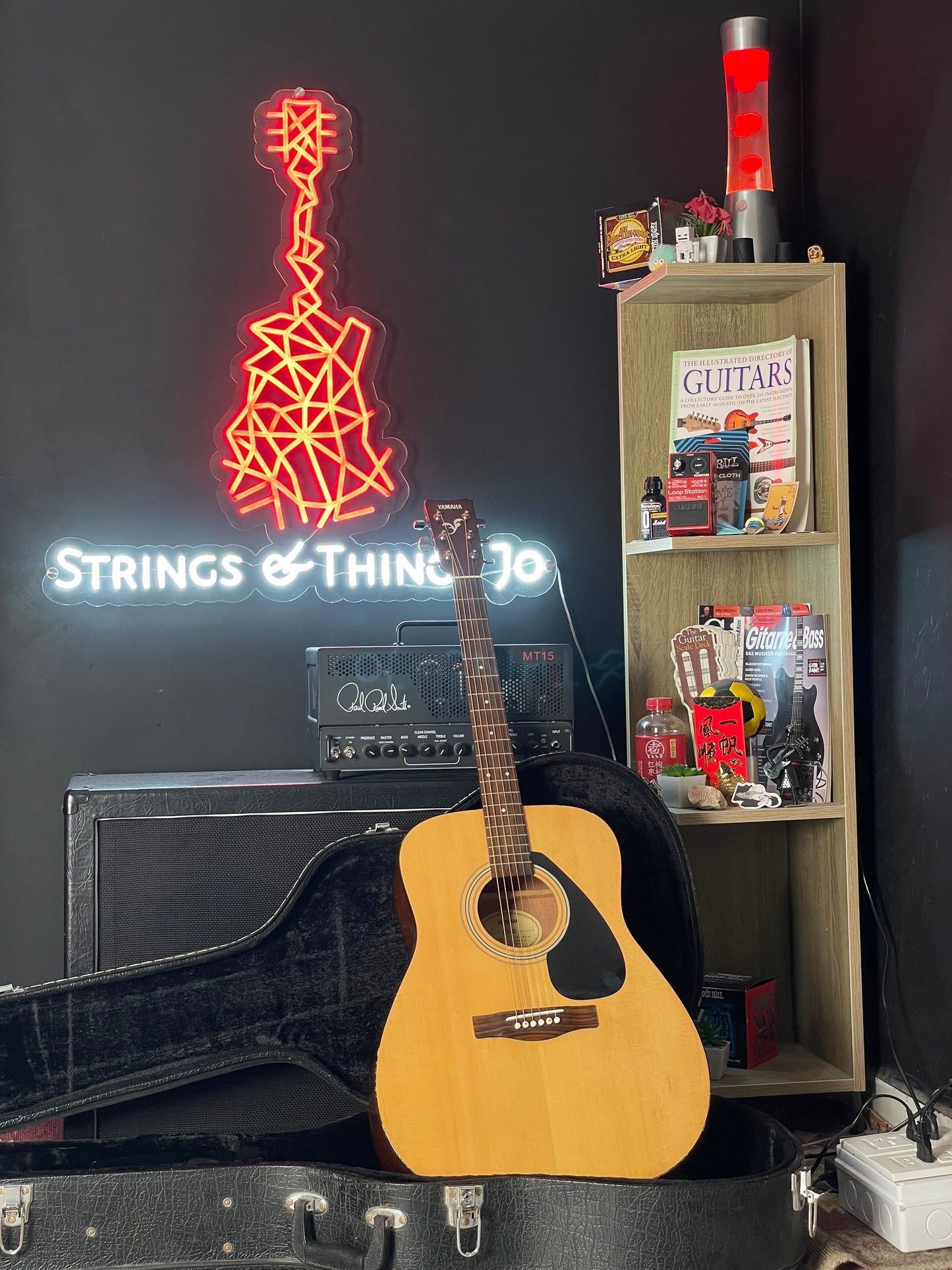Yamaha F310 Dreadnaught Acoustic Guitar with hardcase