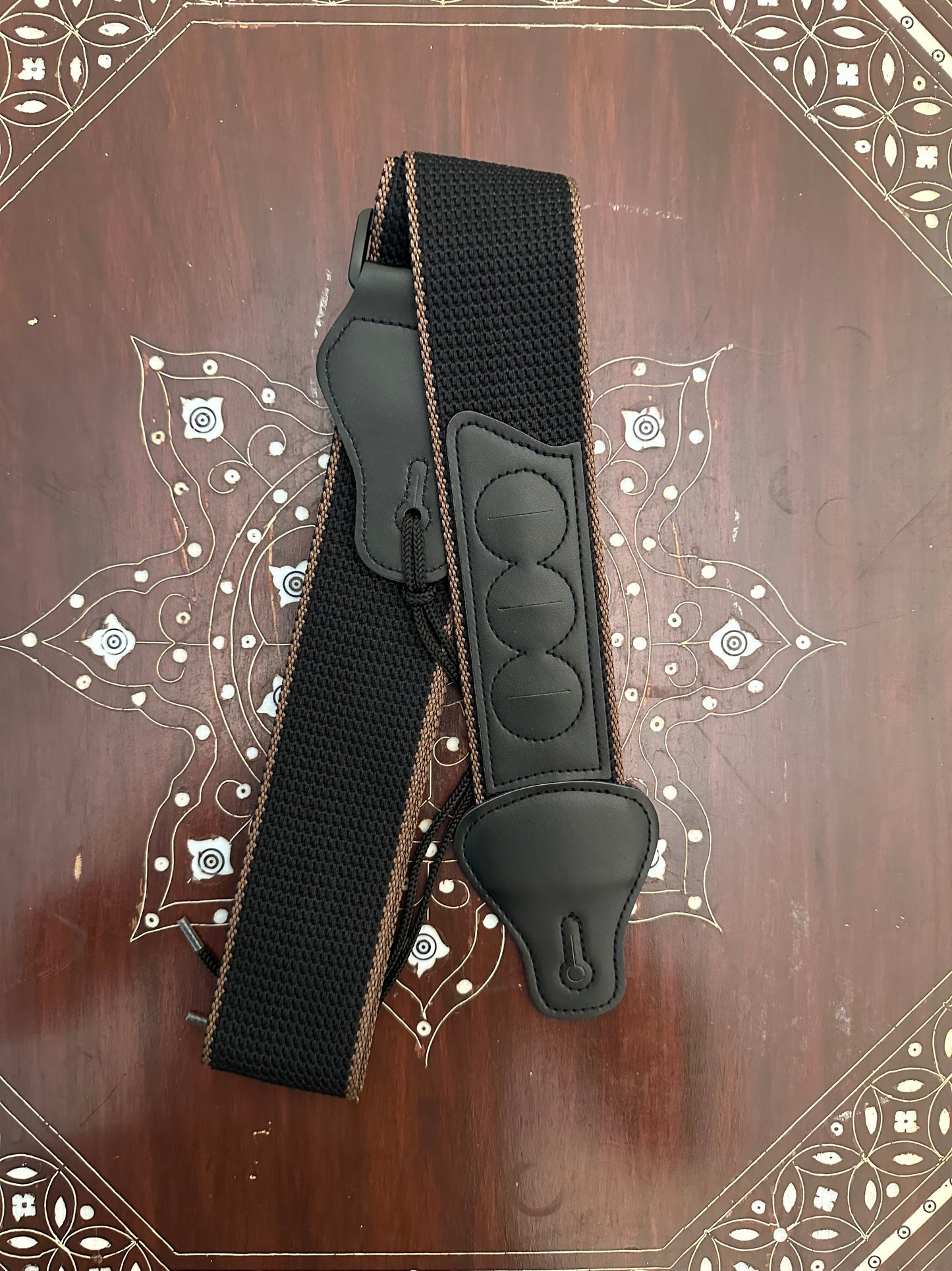 Guitar strap with pickholder