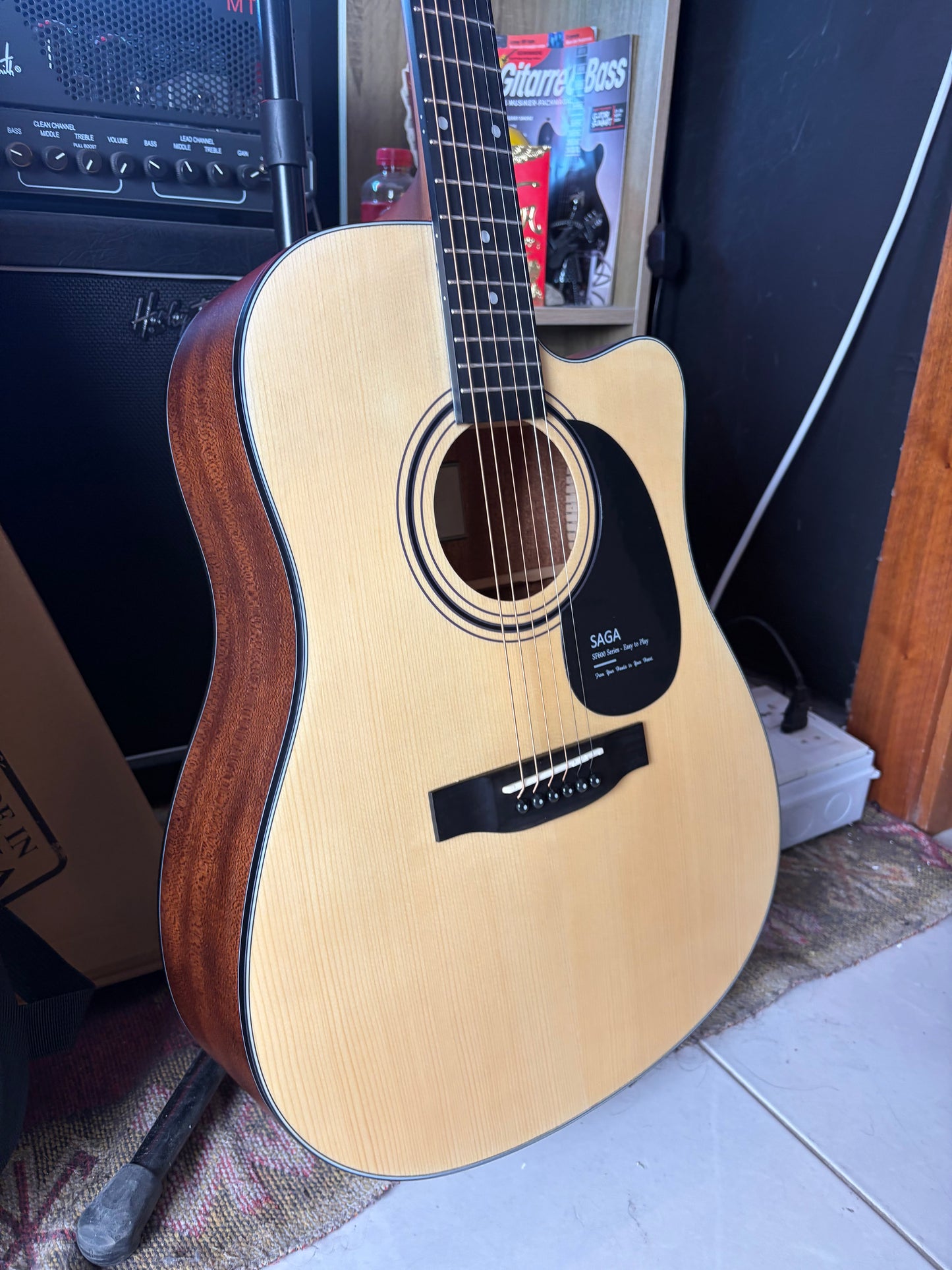* Brand New * Saga SF600C Acoustic Guitar with cutaway + STG Bag