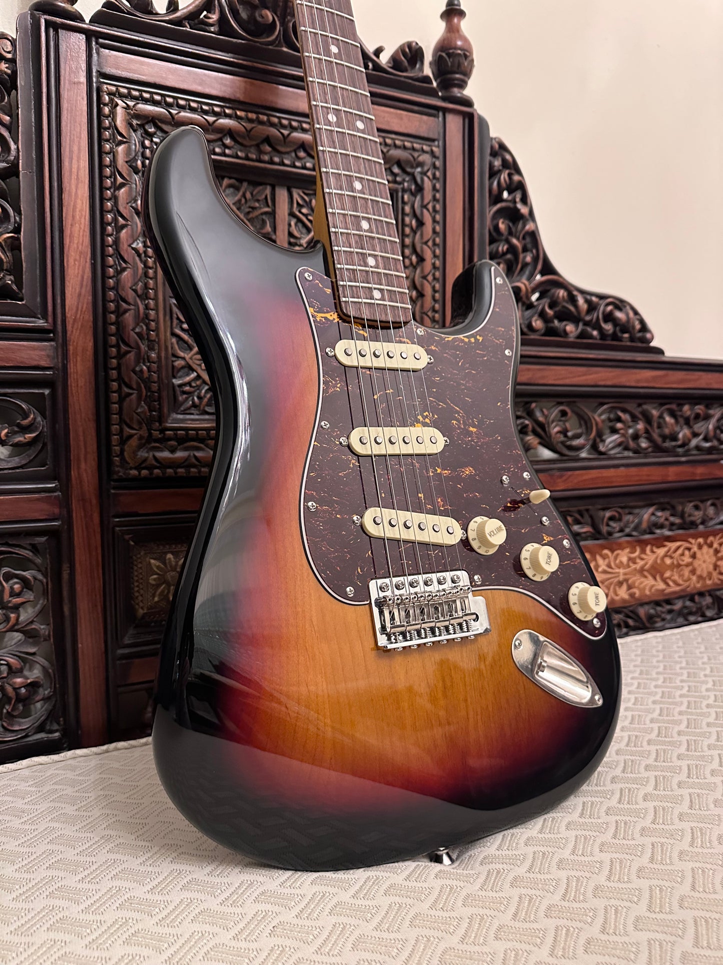 Squier Classic Vibe Stratocaster® '60s 3 color burst electric guitar