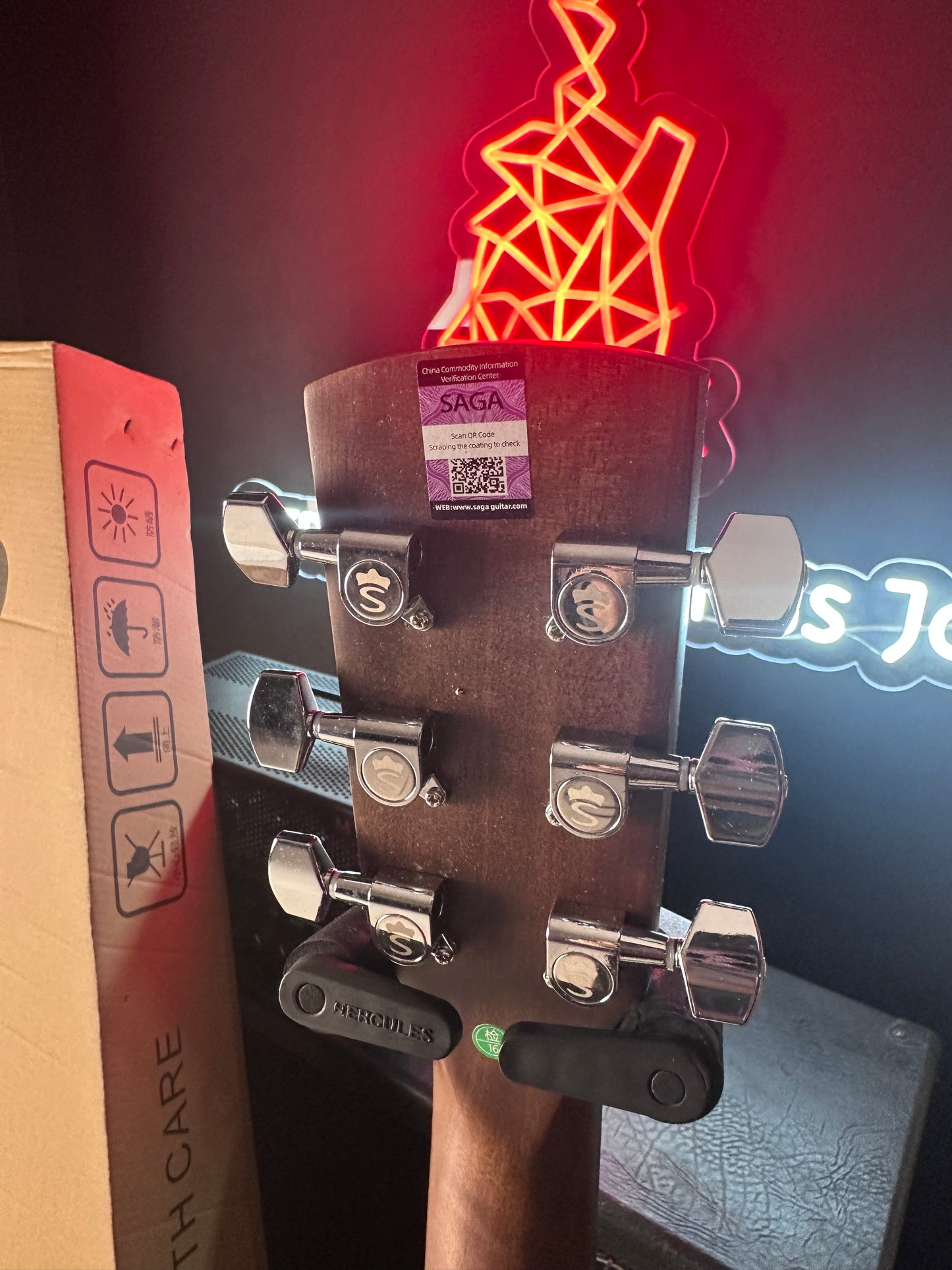 * Brand New * Saga SF600C Acoustic Guitar with cutaway